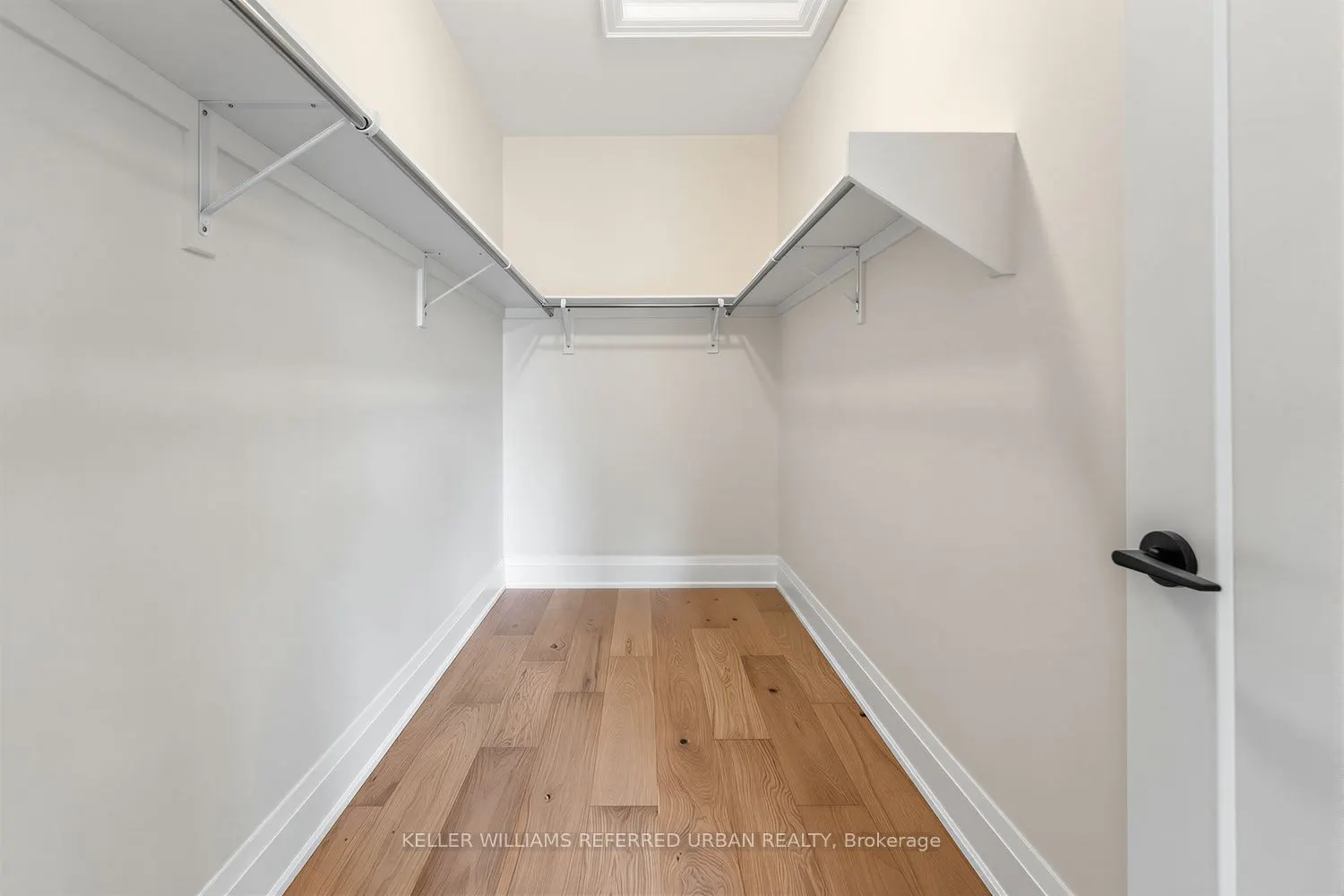 1429 Dundas Crescent
