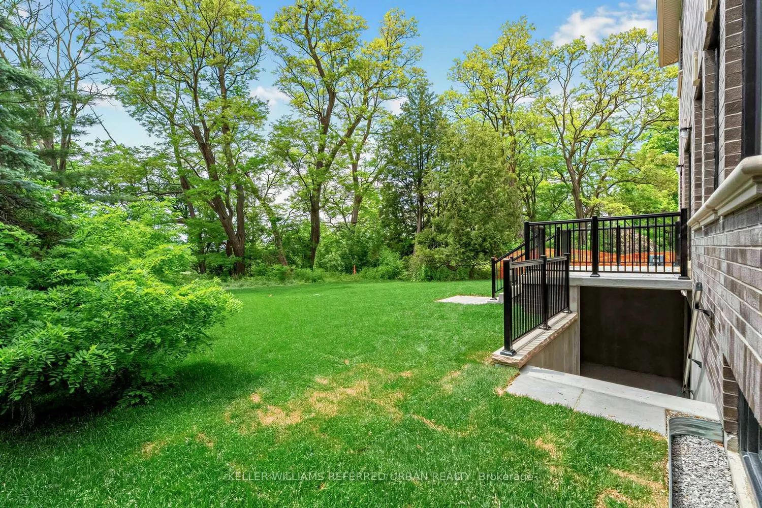 1429 Dundas Crescent