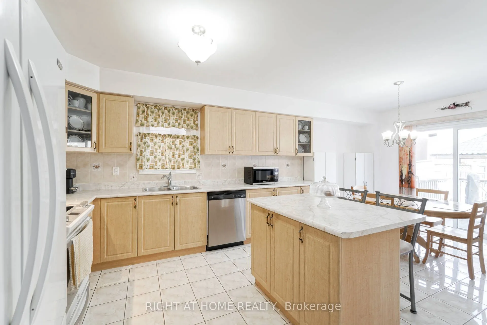 61 Sir Jacobs Crescent
