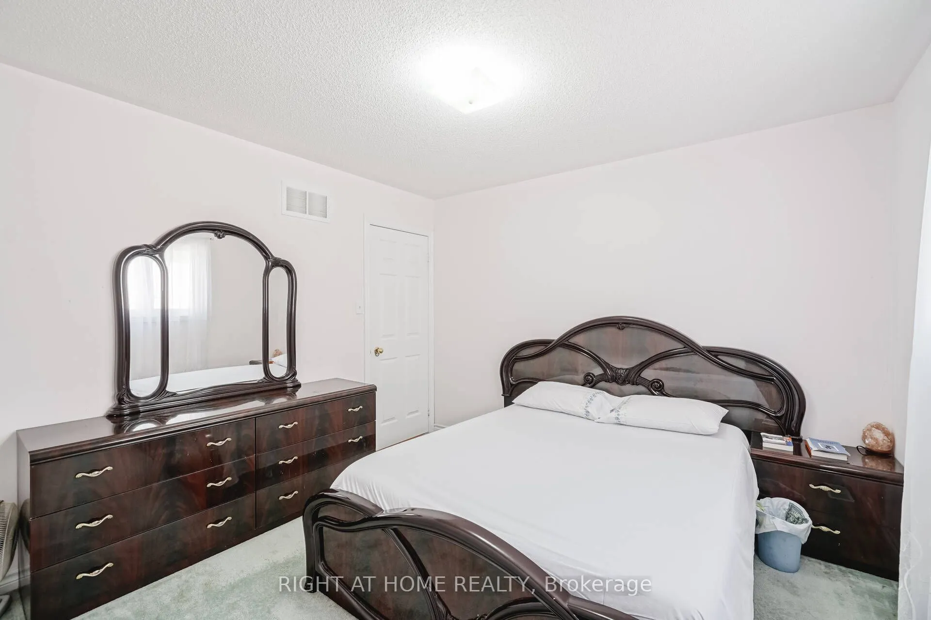 61 Sir Jacobs Crescent
