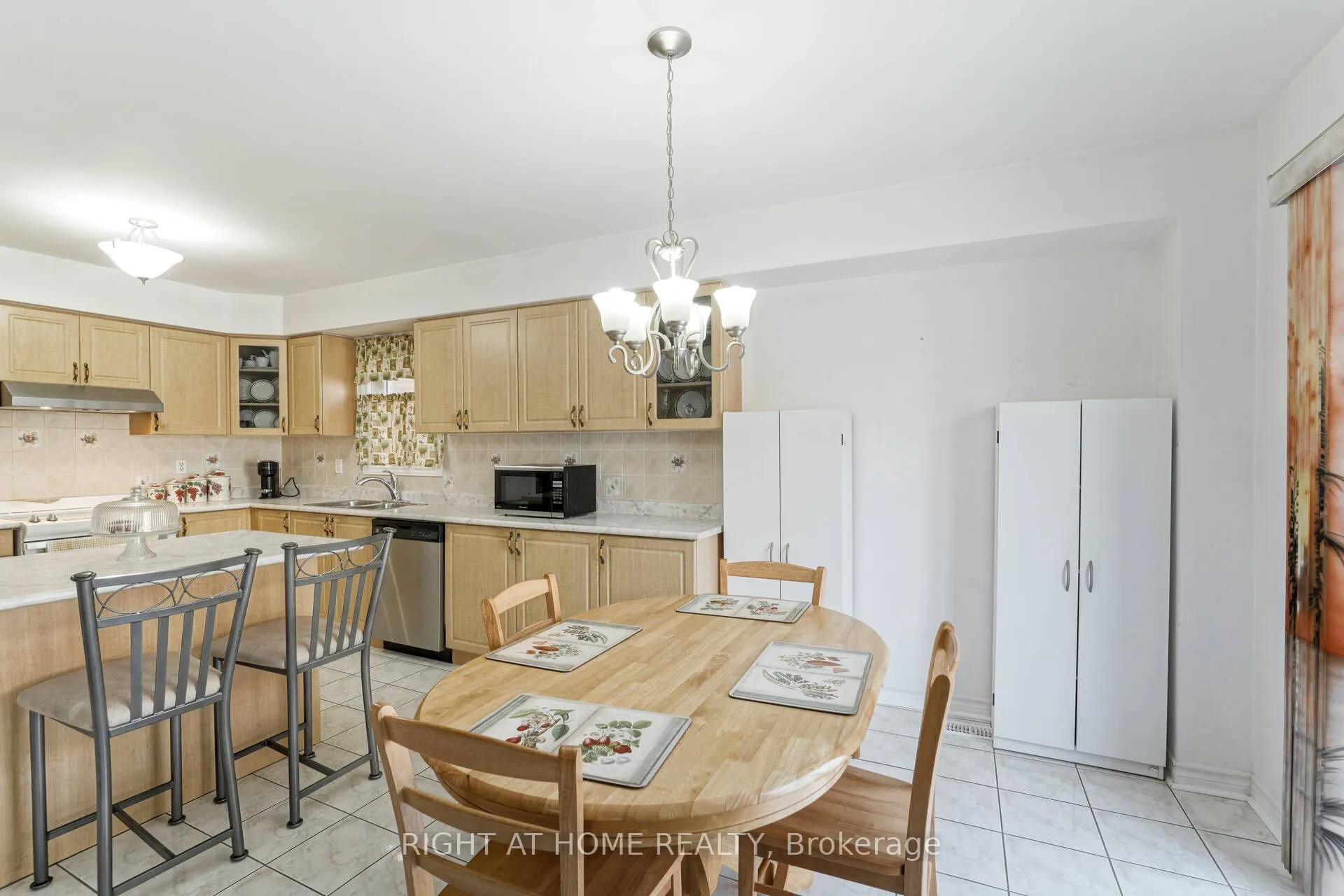 61 Sir Jacobs Crescent