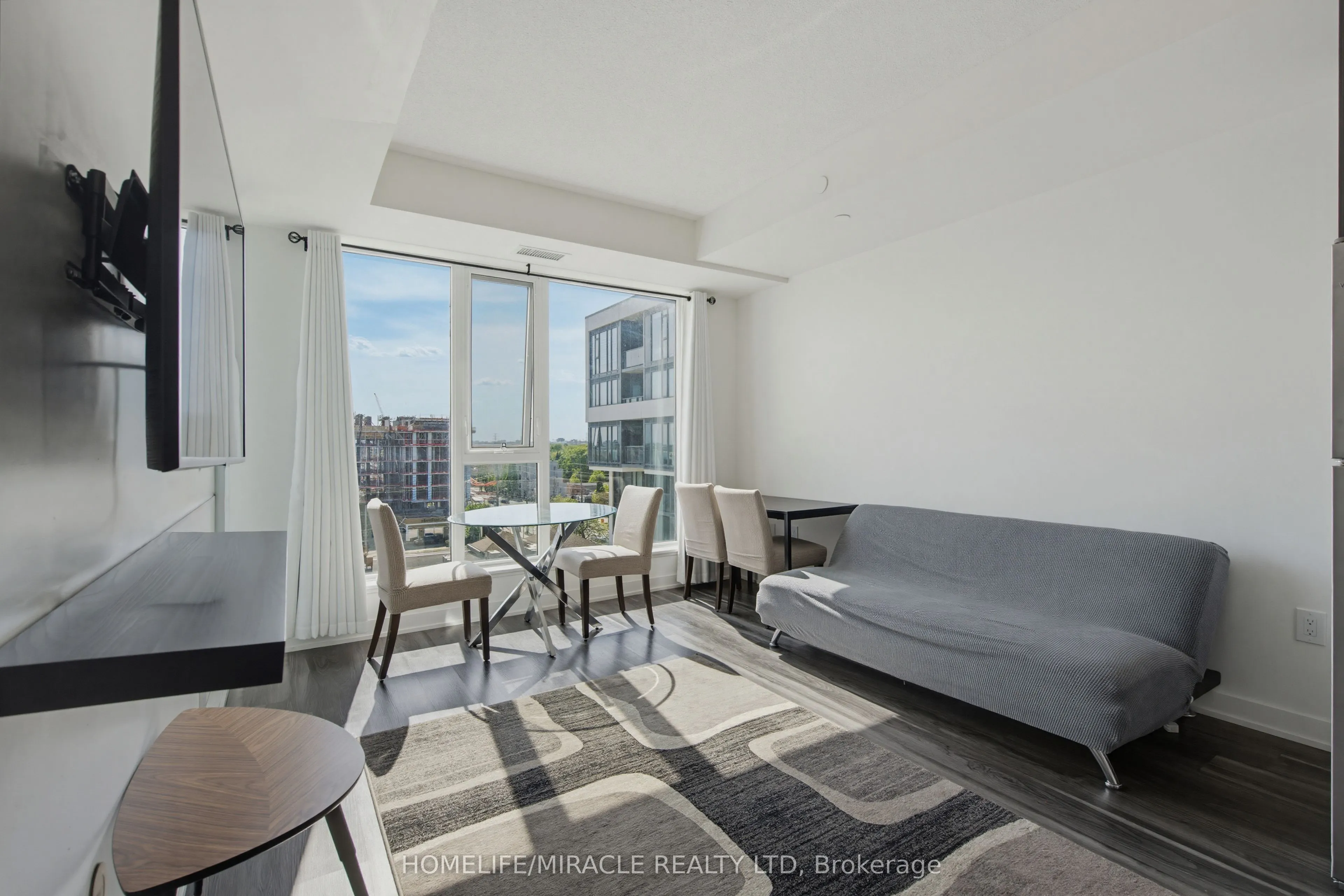 859 The Queensway #605