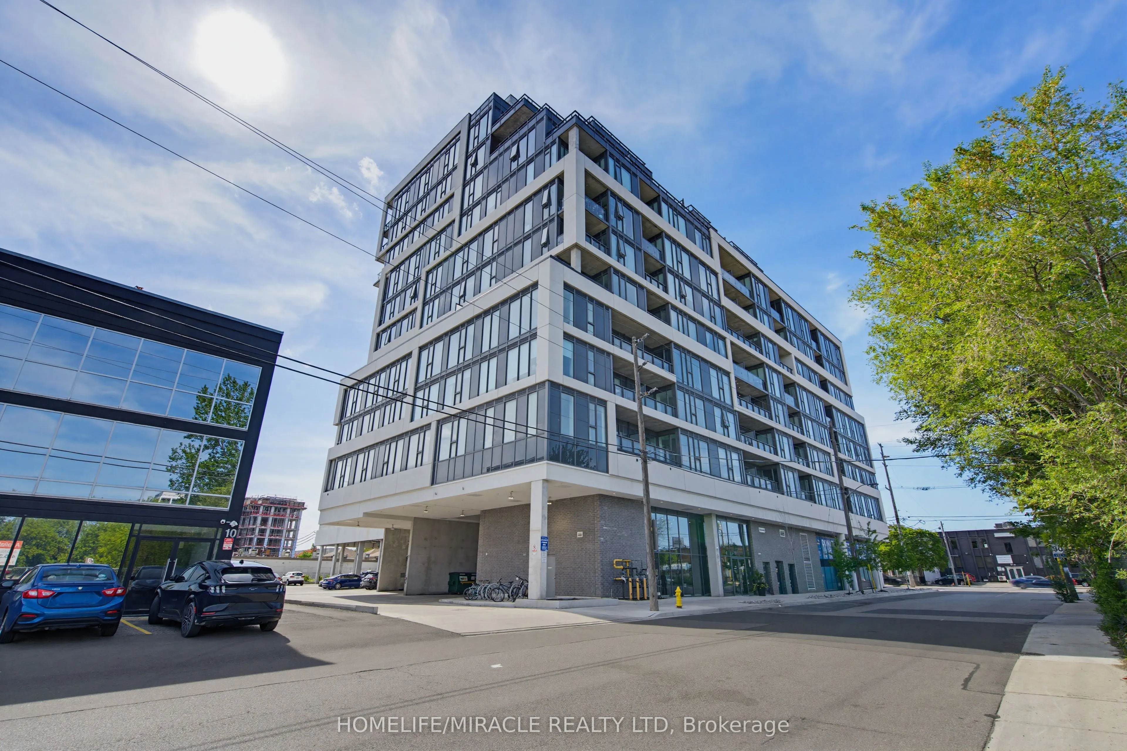859 The Queensway #605