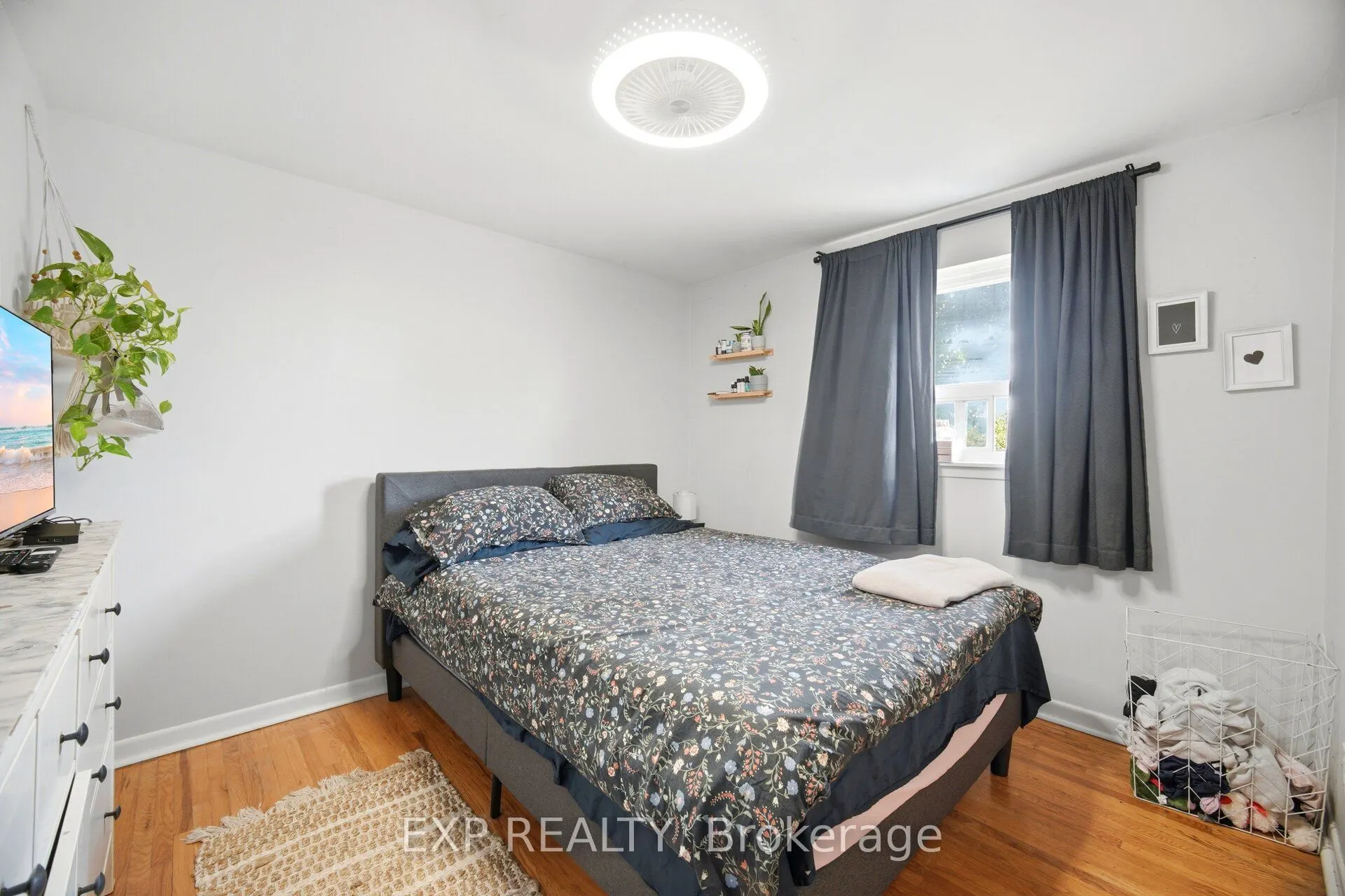 33 Earlsdale Crescent