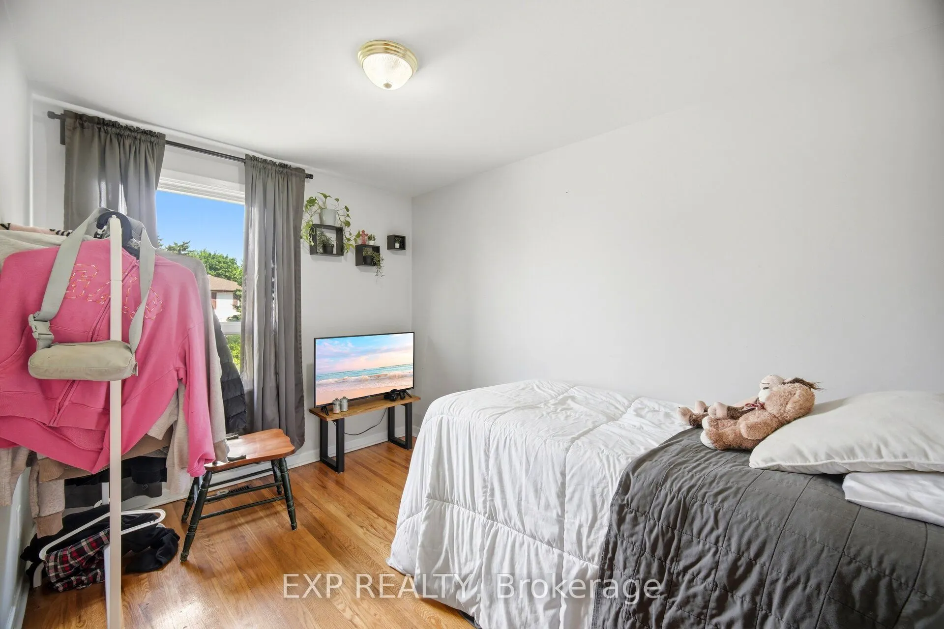 33 Earlsdale Crescent