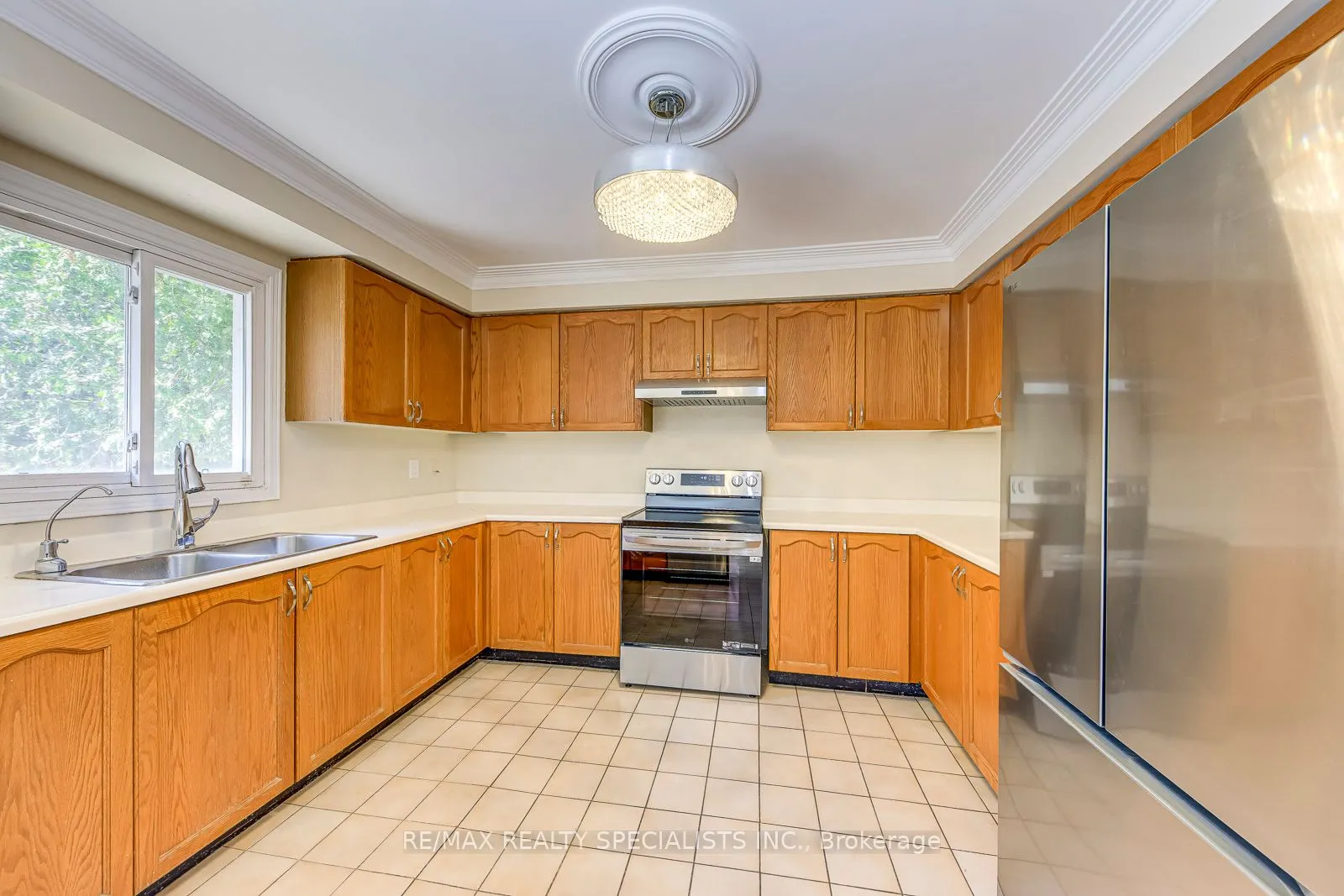 102 Sunforest Drive