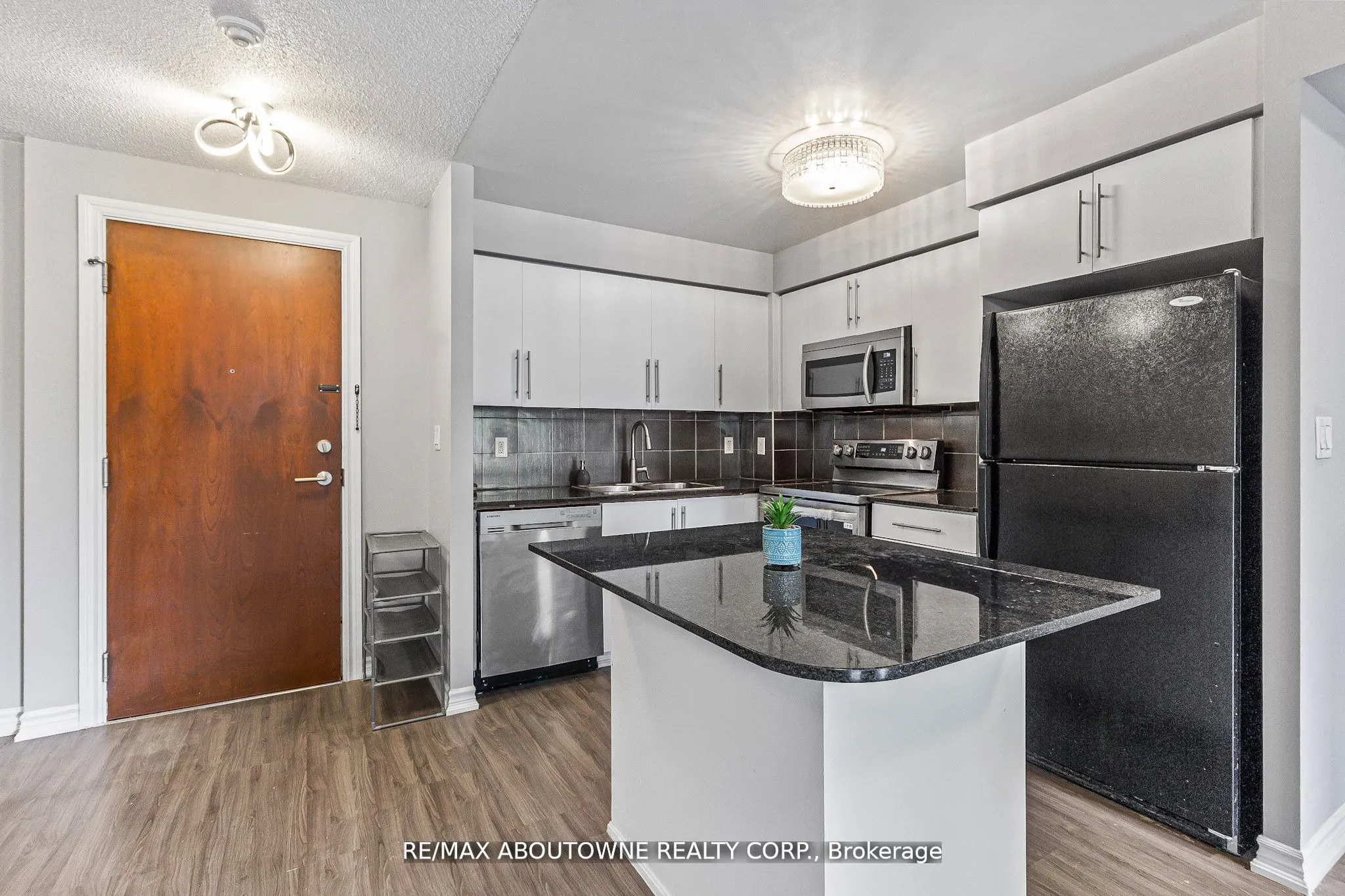 310 Burnhamthorpe Road W #401