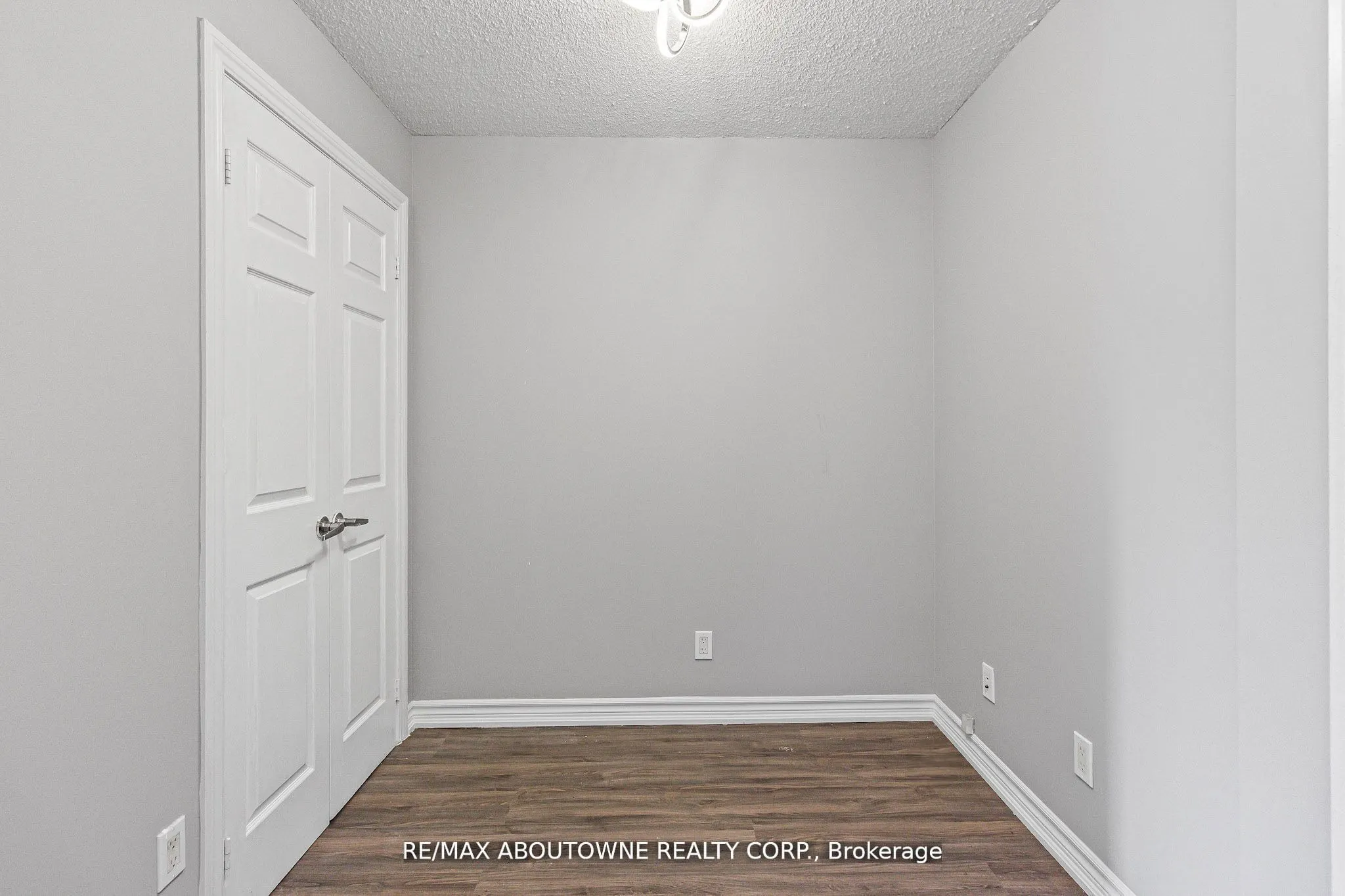 310 Burnhamthorpe Road W #401