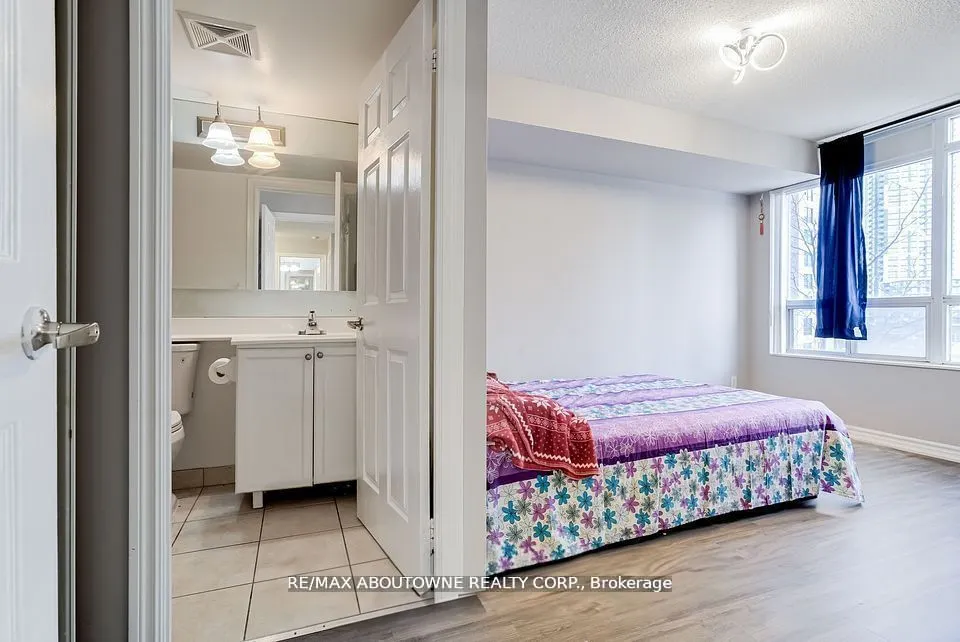310 Burnhamthorpe Road W #401