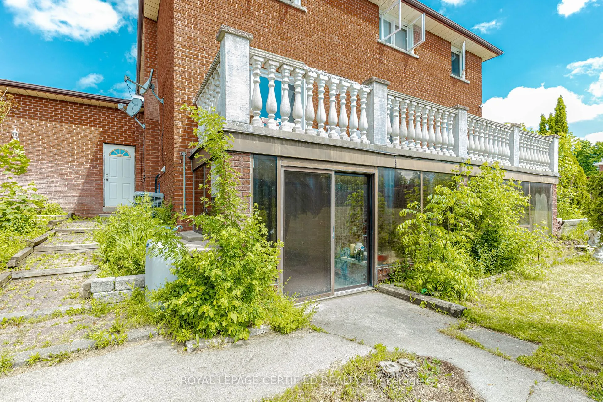 28 Walker Road E