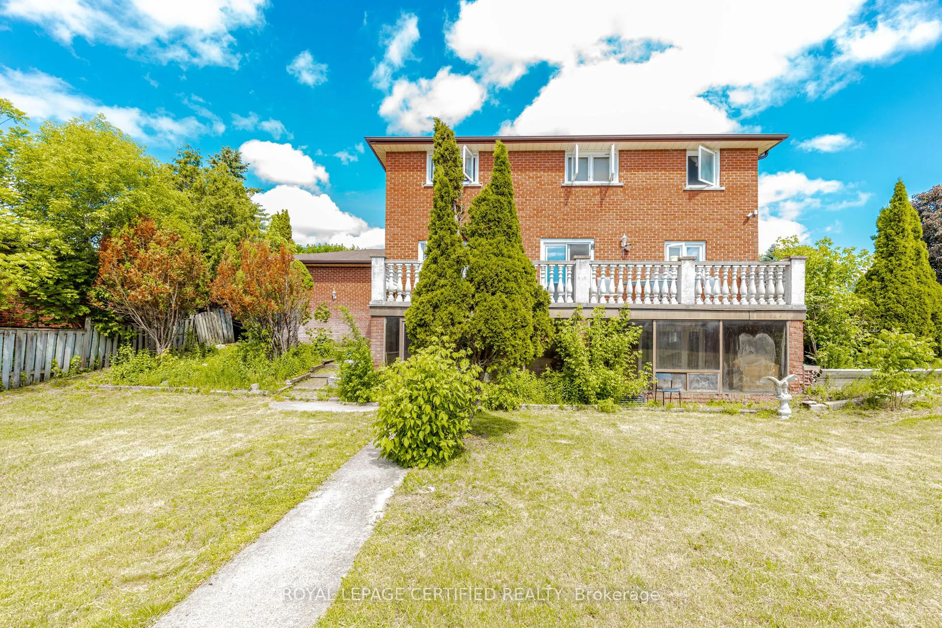 28 Walker Road E