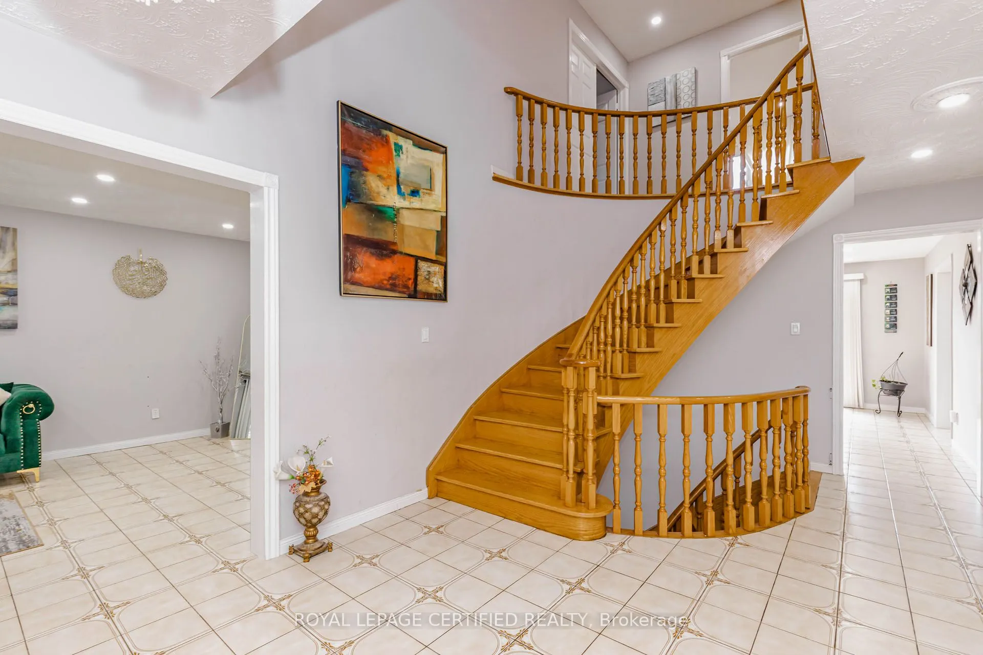 28 Walker Road E