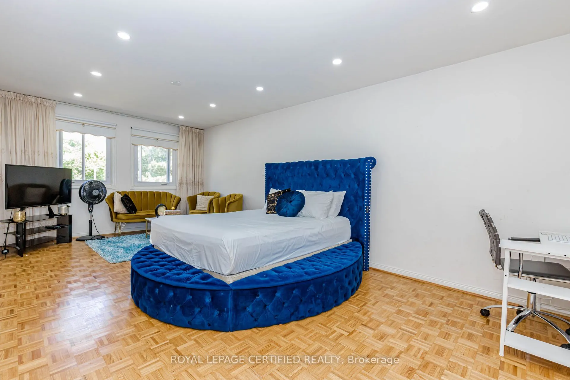 28 Walker Road E