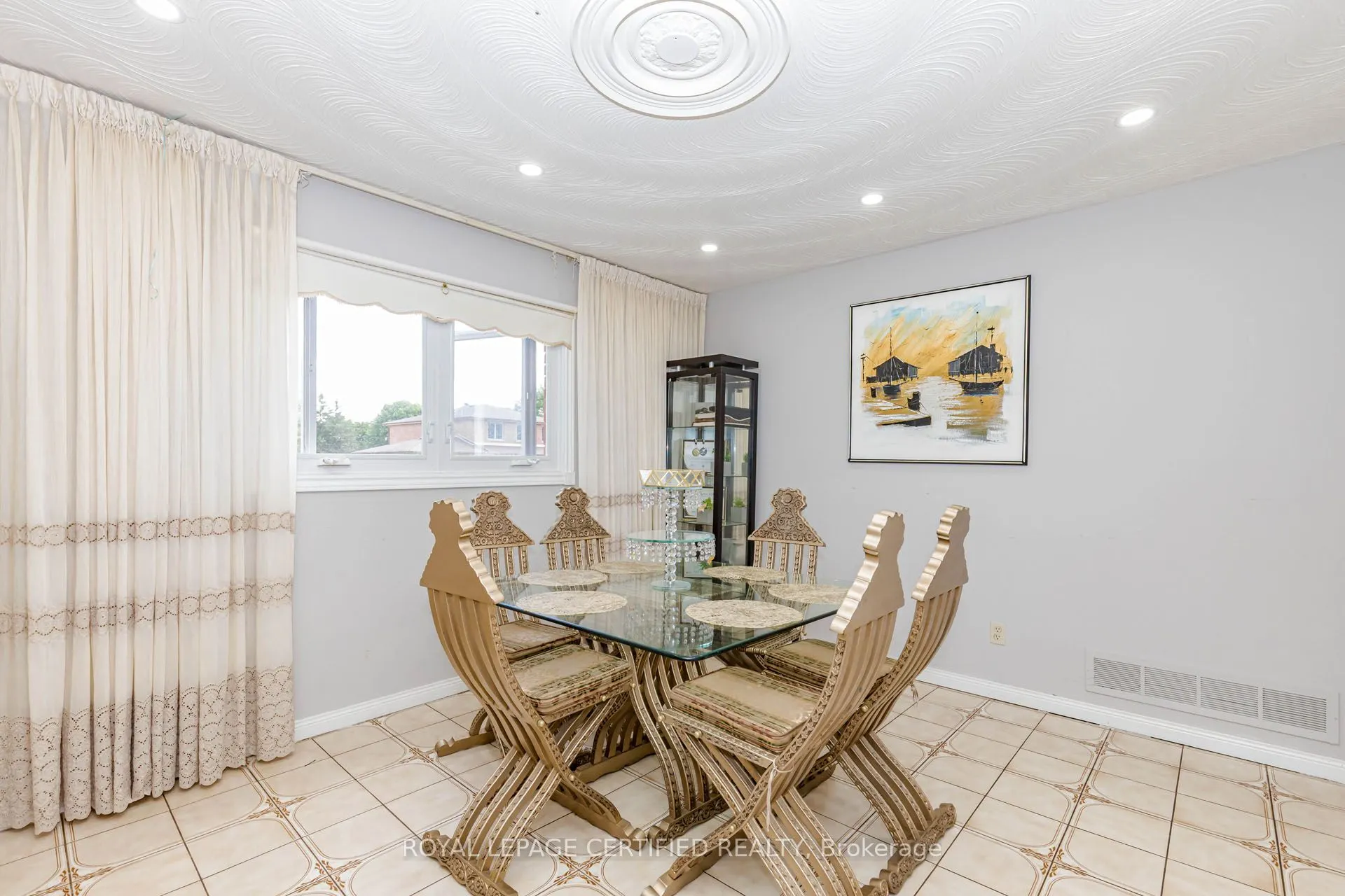 28 Walker Road E