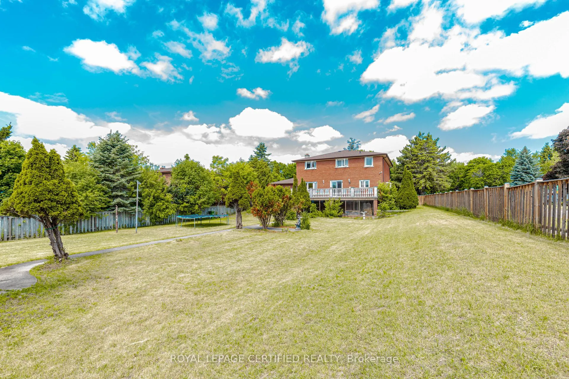 28 Walker Road E