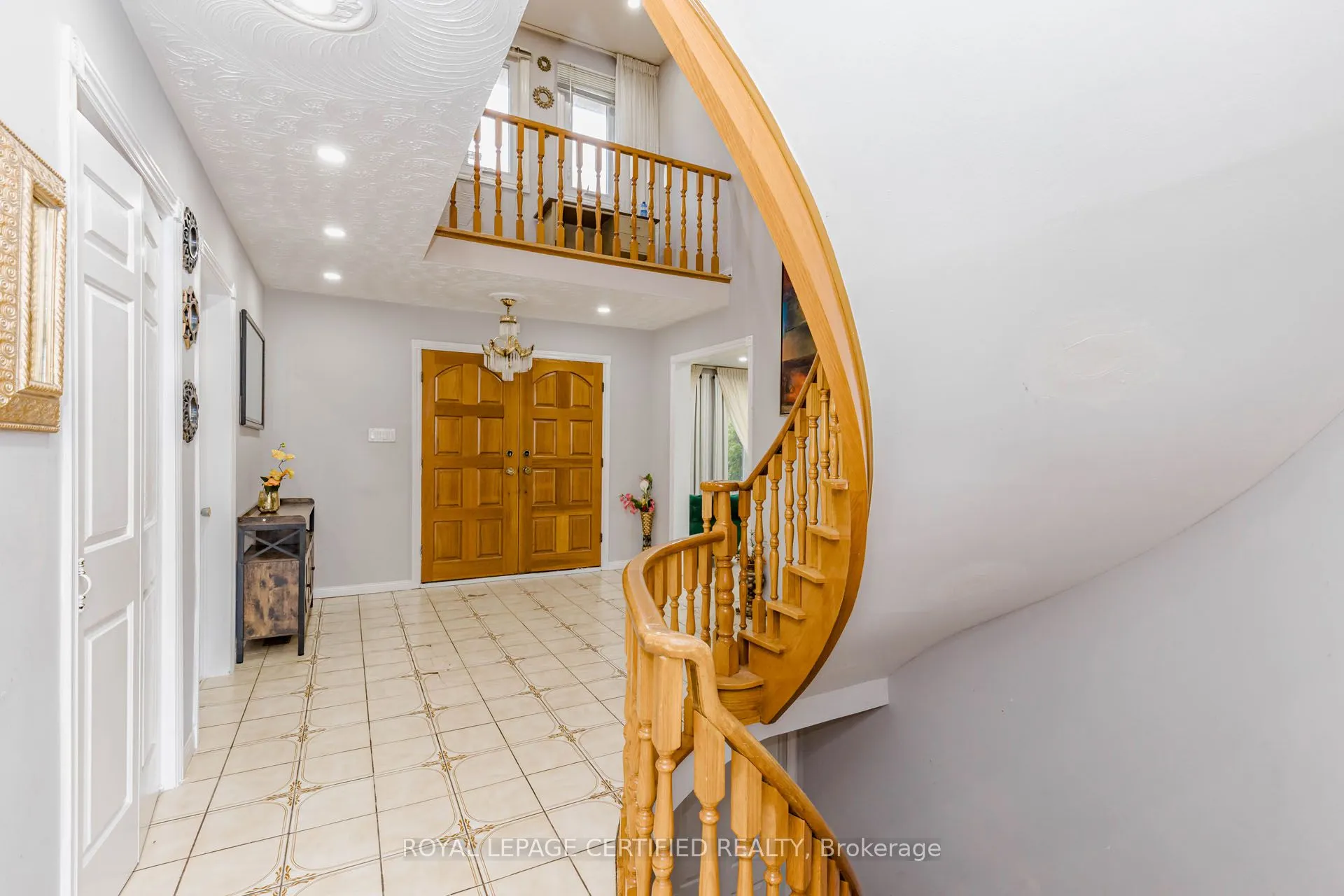 28 Walker Road E