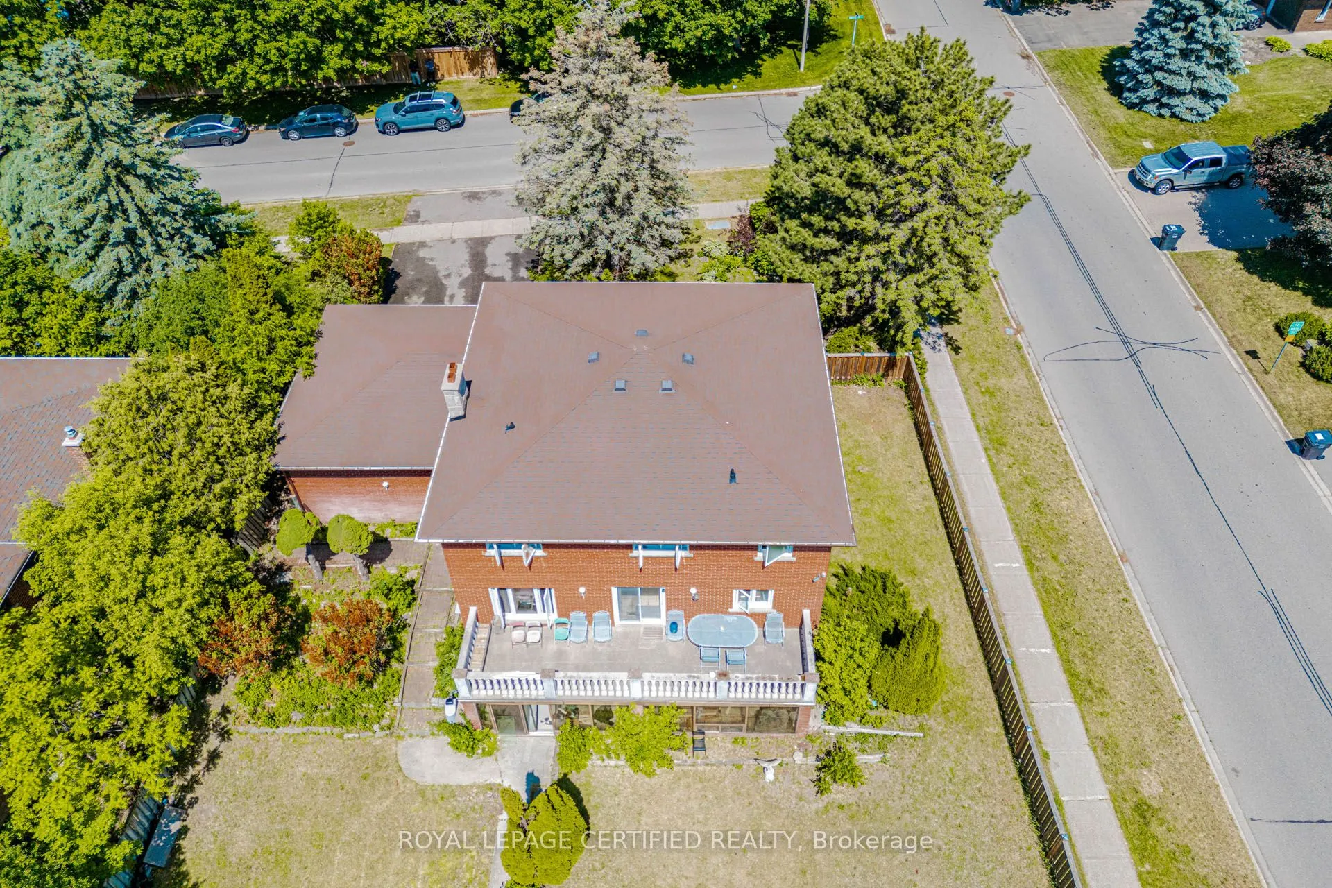 28 Walker Road E