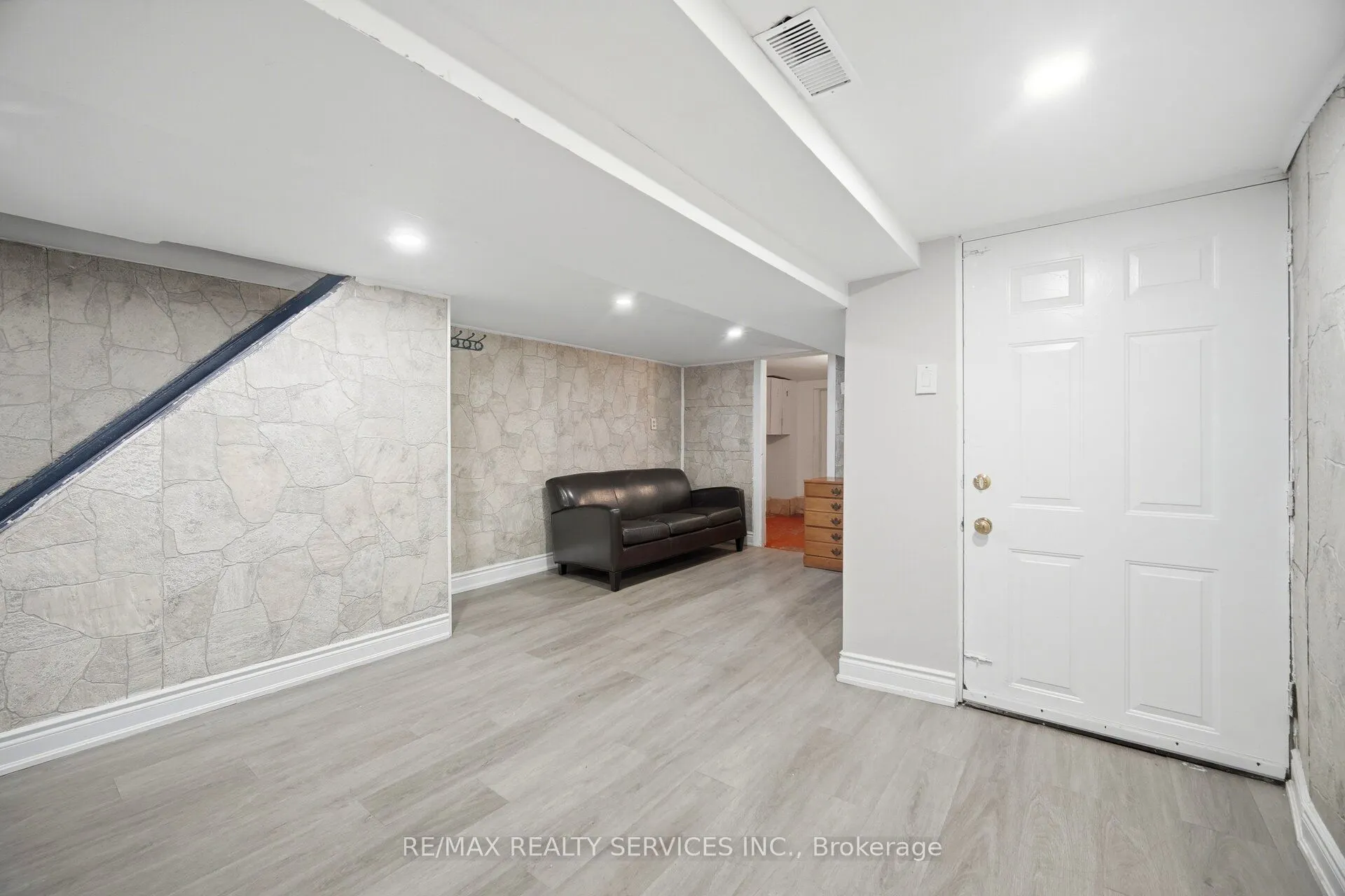 1147 Dufferin Street