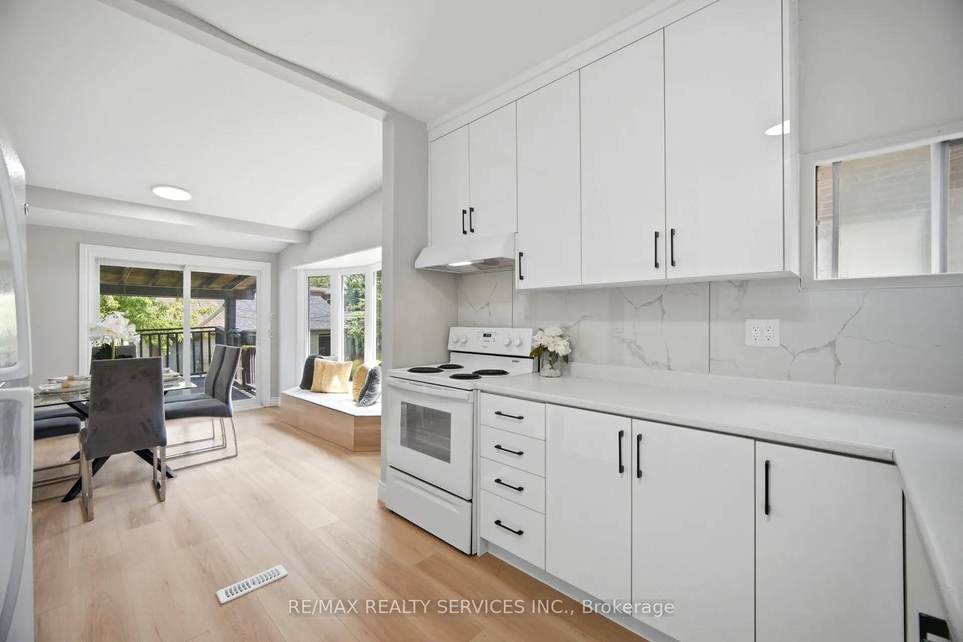 1147 Dufferin Street