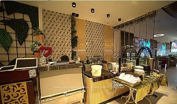 2273 Dundas Street W #6