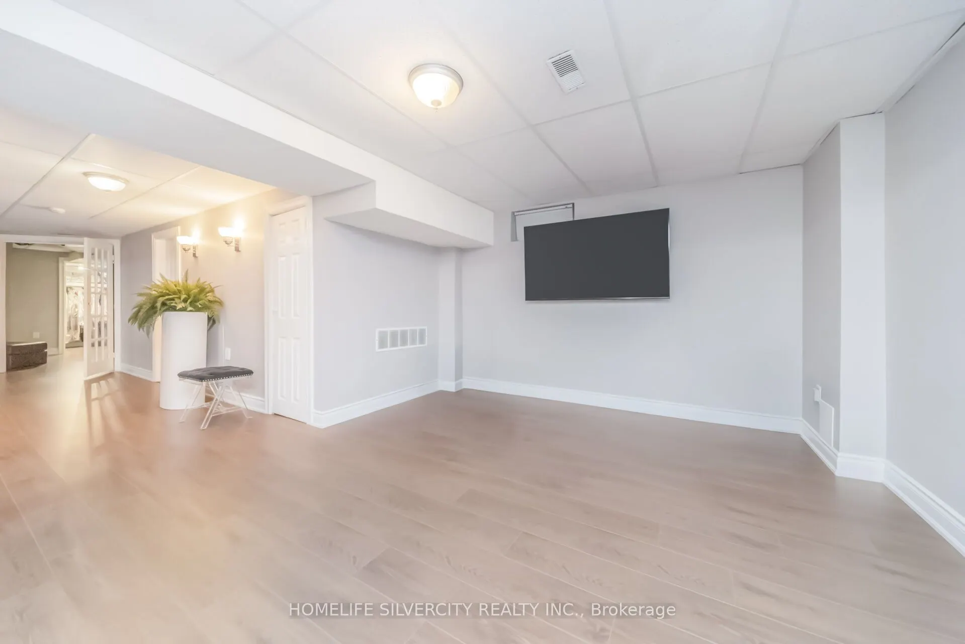 15 Newark Way