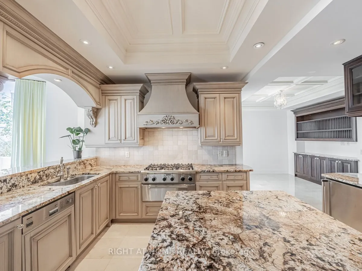 2095 Lake Shore Boulevard W #LPH19