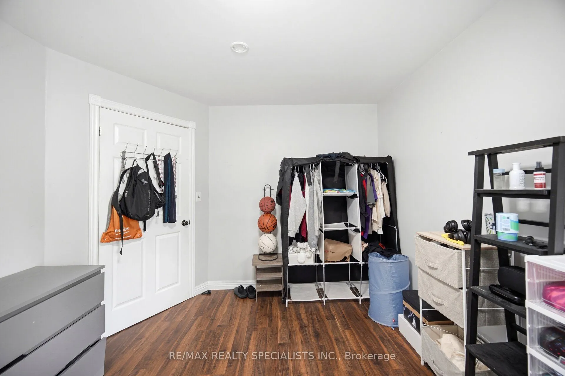 709 Queensway W