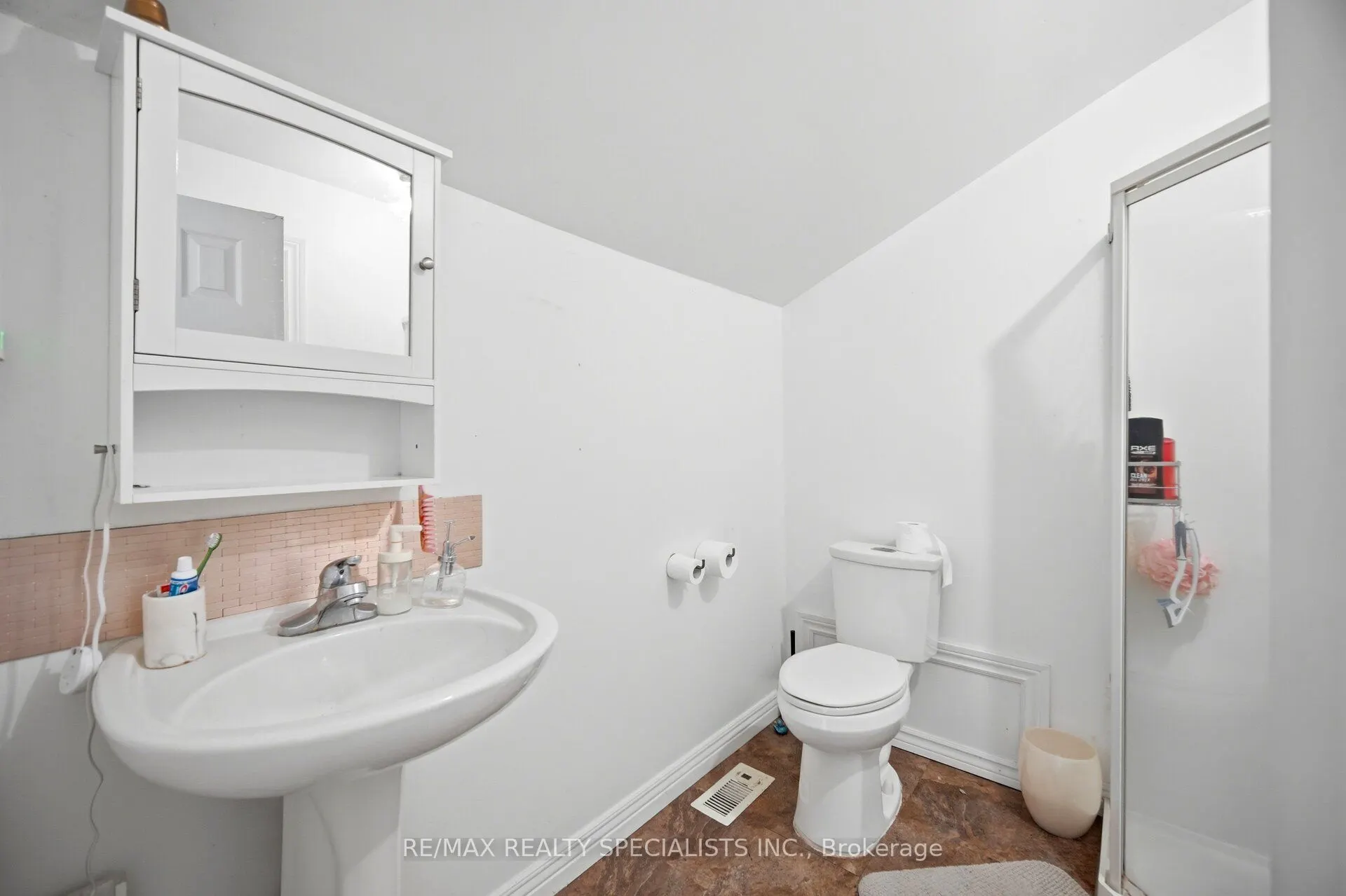 709 Queensway W