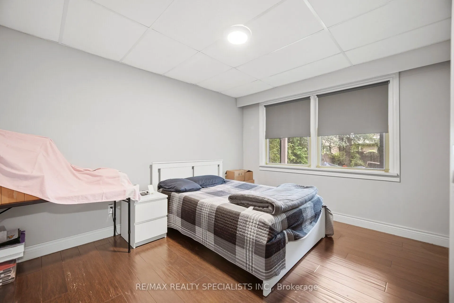 709 Queensway W