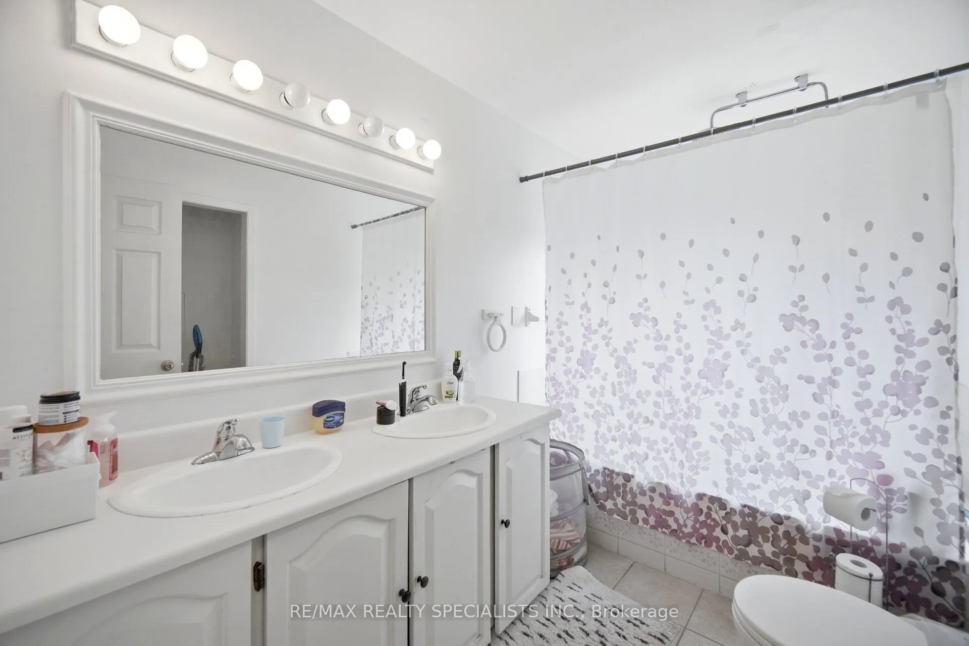 709 Queensway W