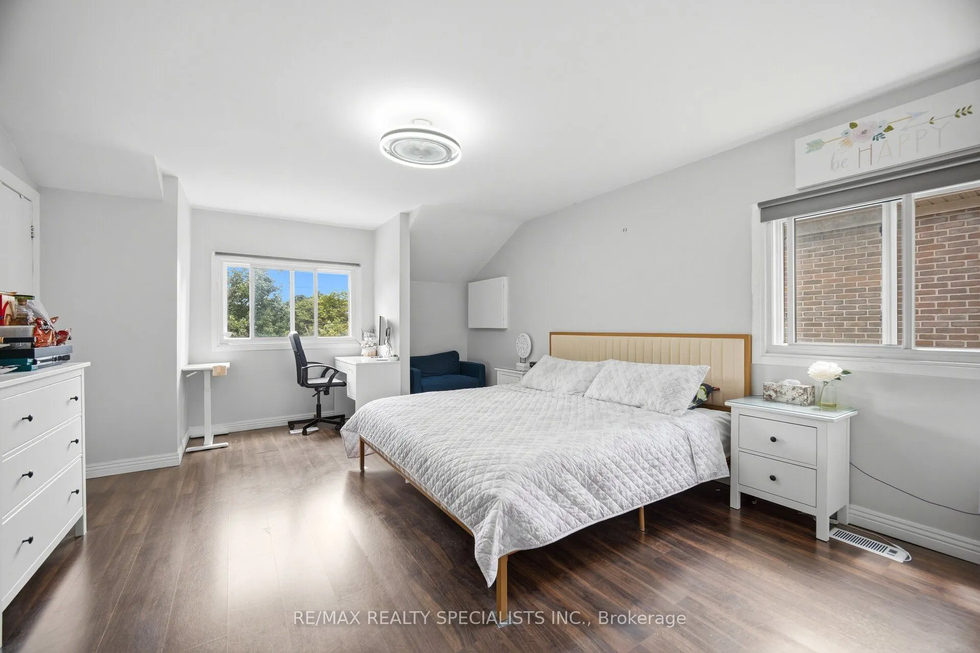 709 Queensway W