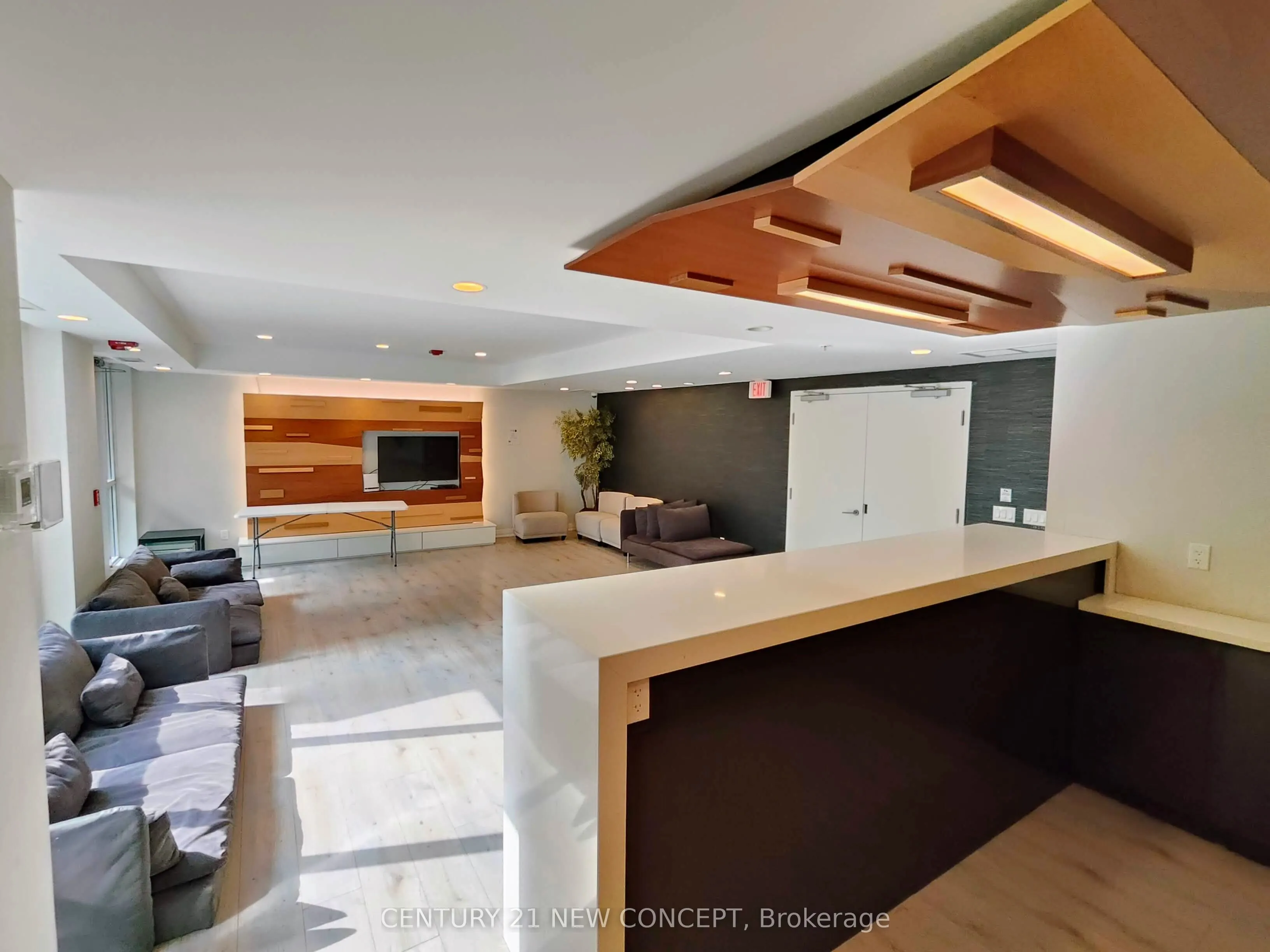 15 James Finlay Way #703