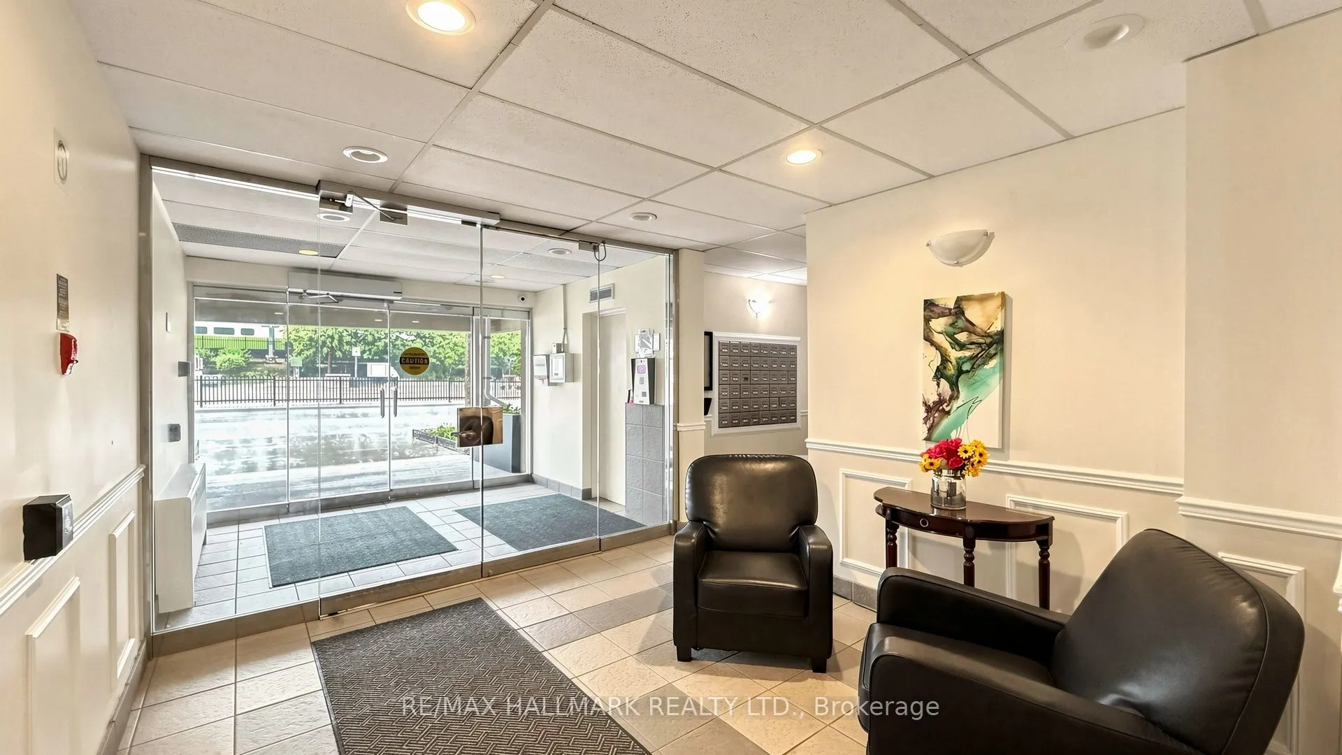 49 Queen Street E #402