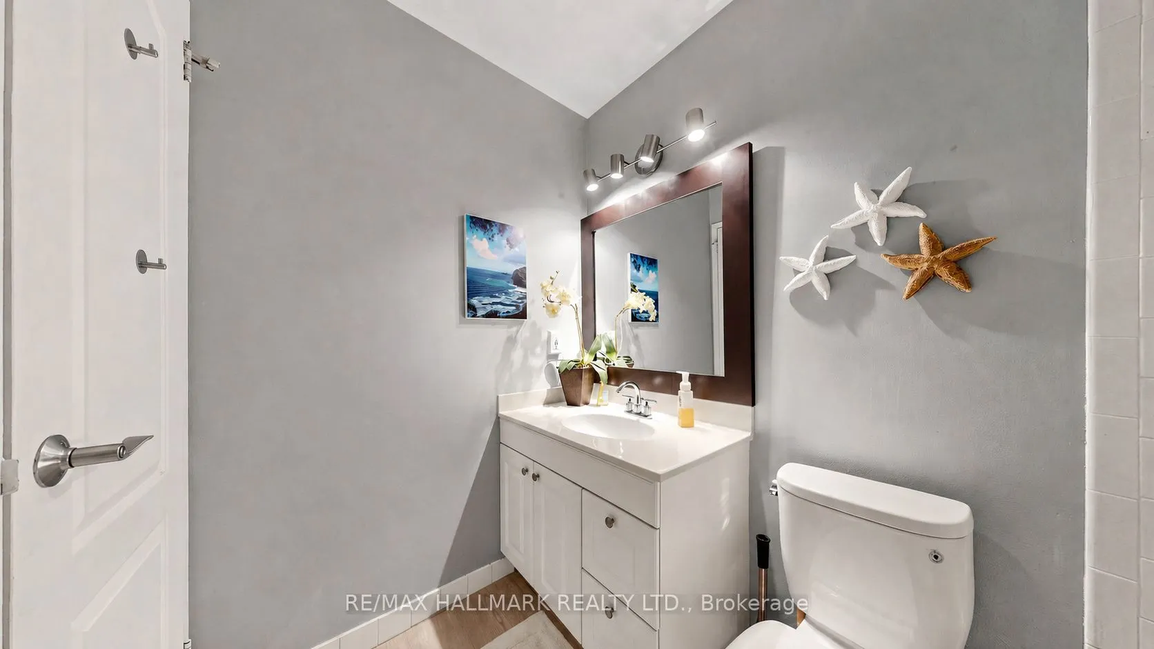 49 Queen Street E #402