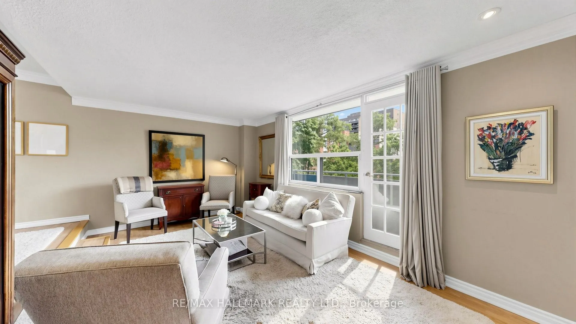 49 Queen Street E #402