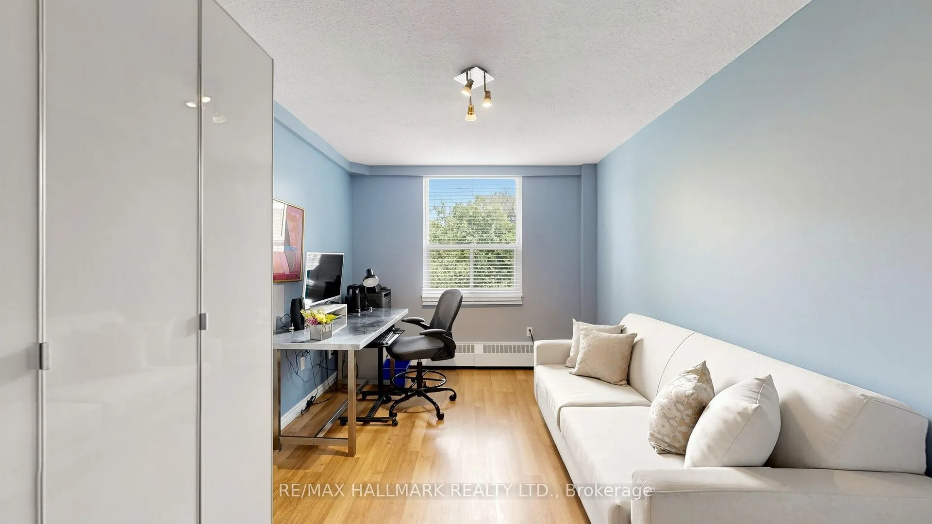 49 Queen Street E #402