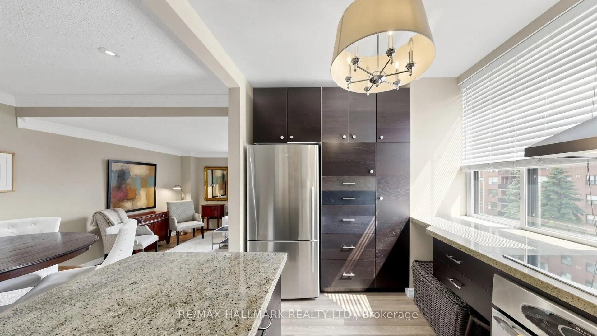 49 Queen Street E #402