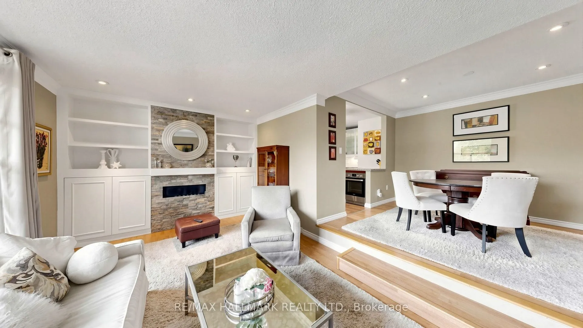 49 Queen Street E #402