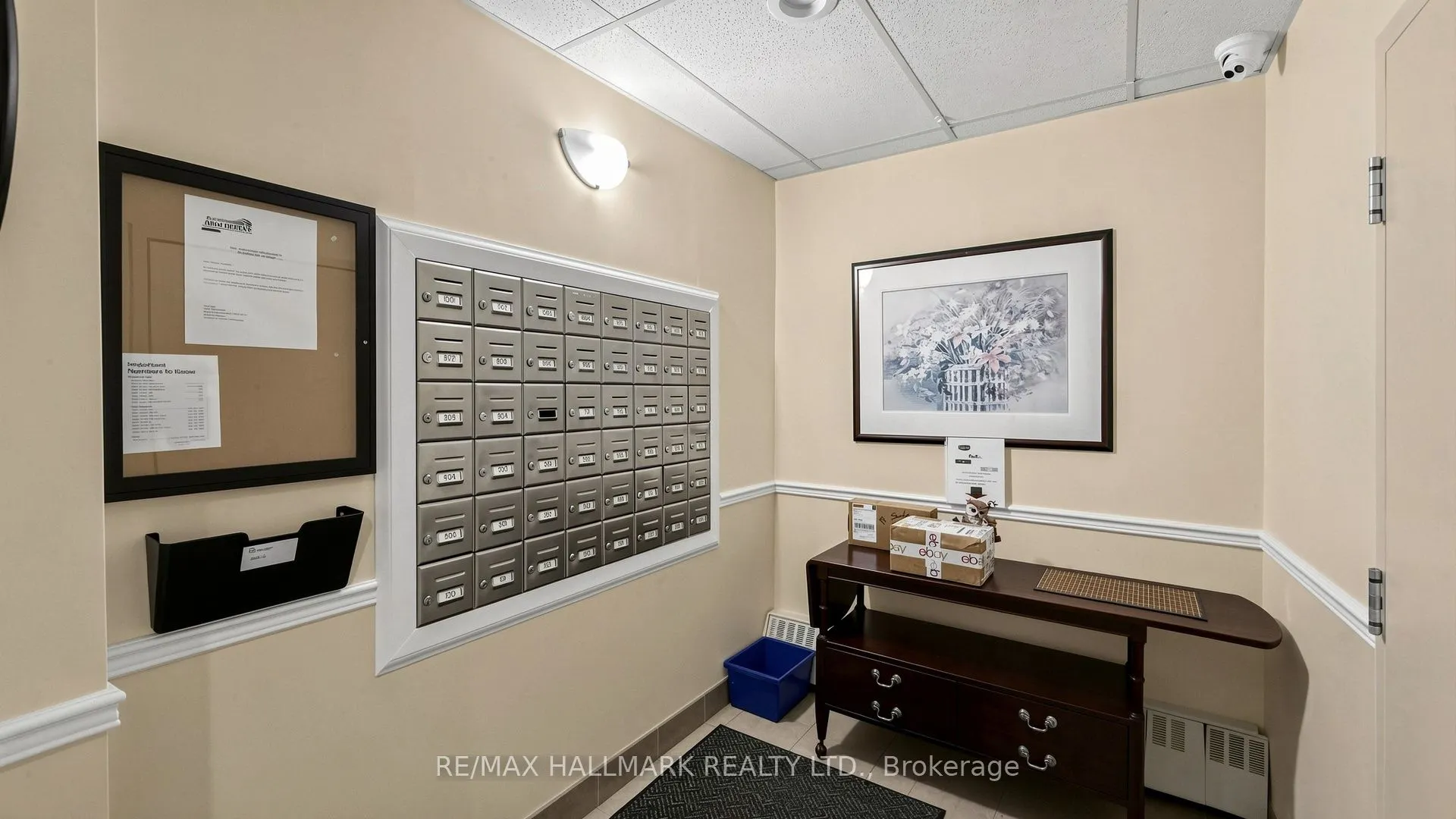 49 Queen Street E #402