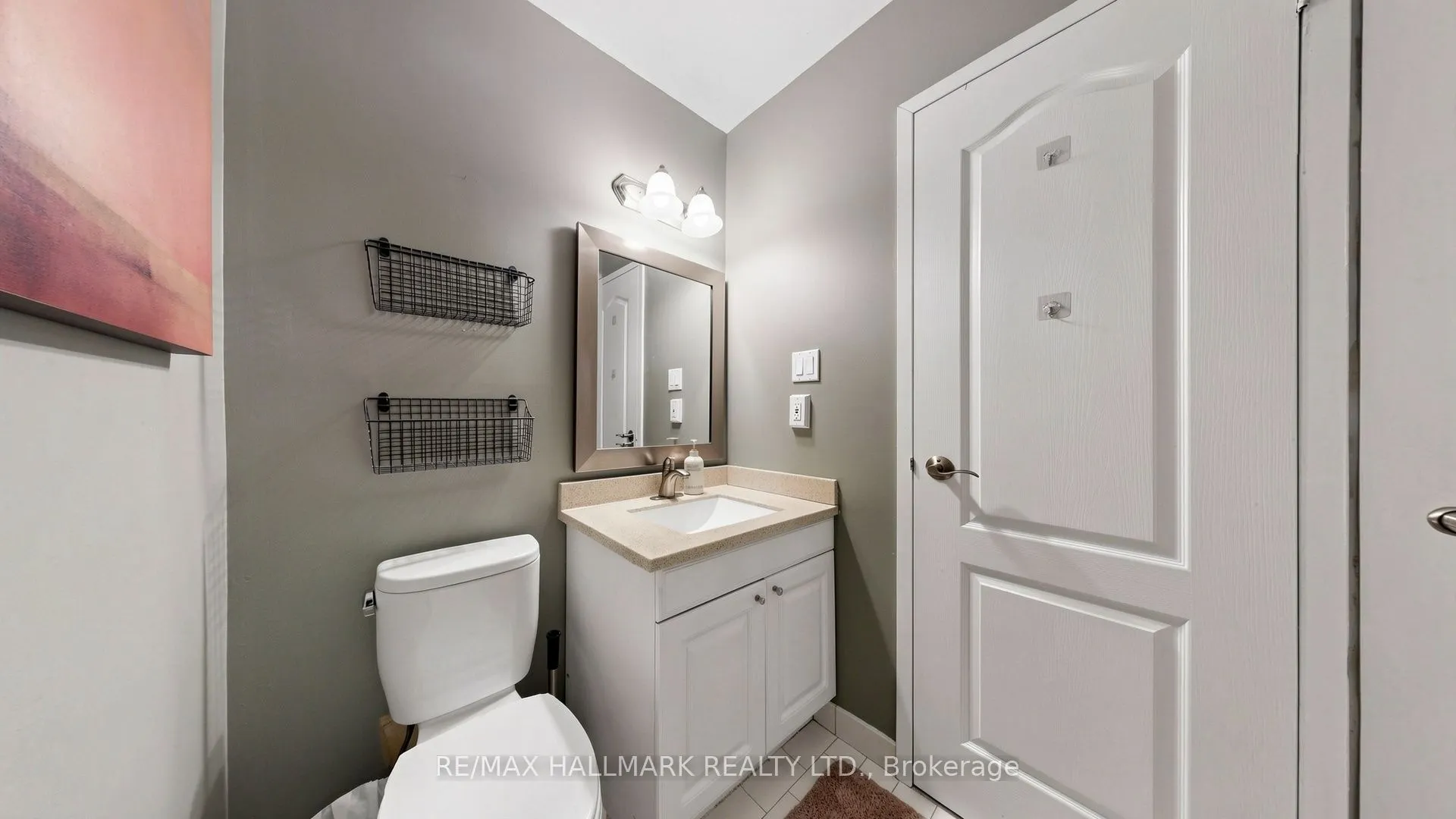 49 Queen Street E #402