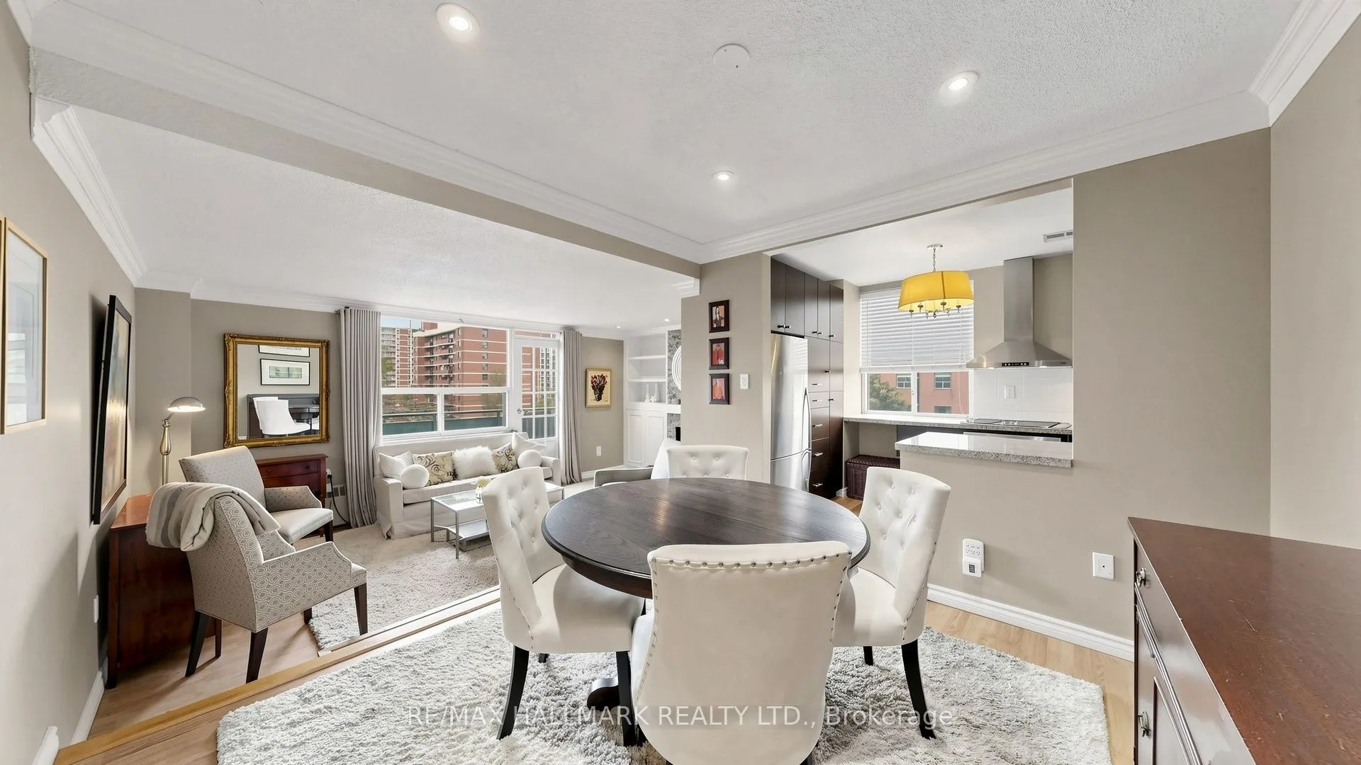49 Queen Street E #402