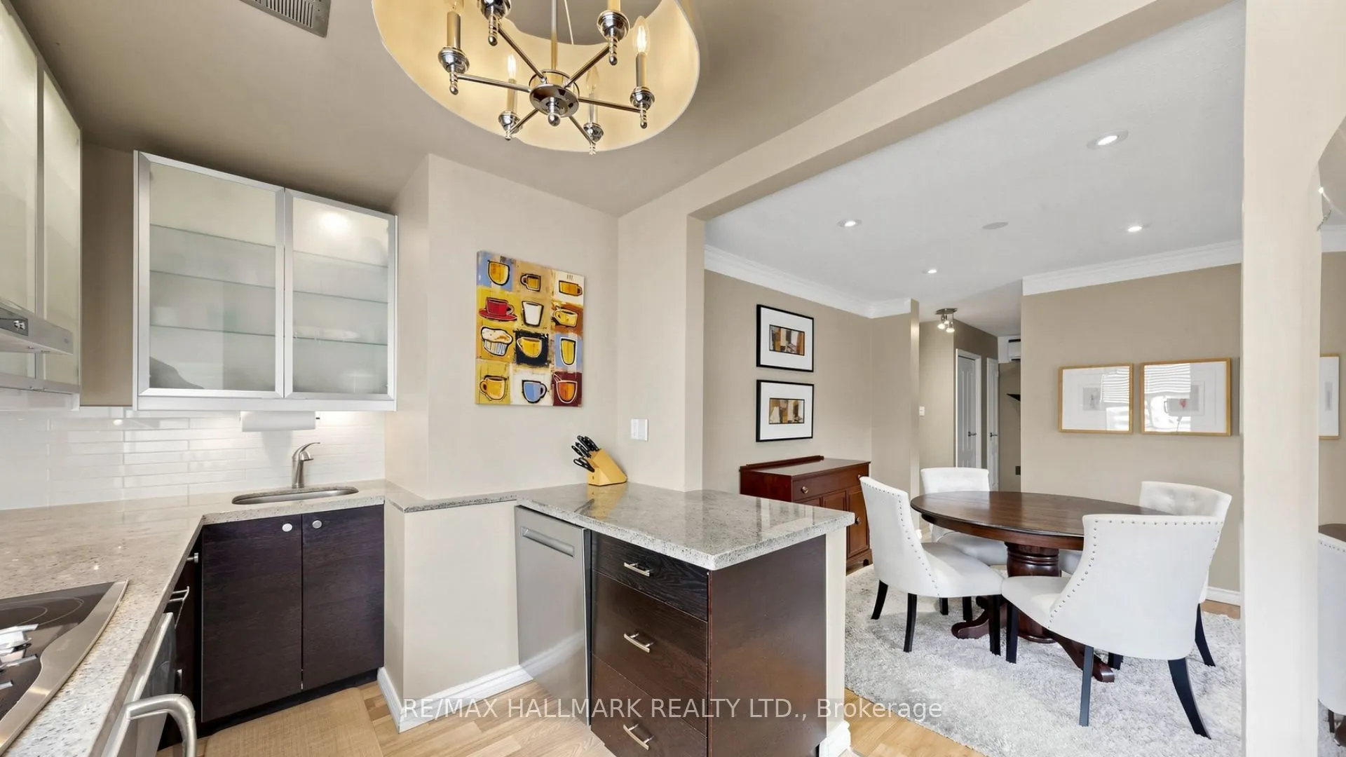 49 Queen Street E #402