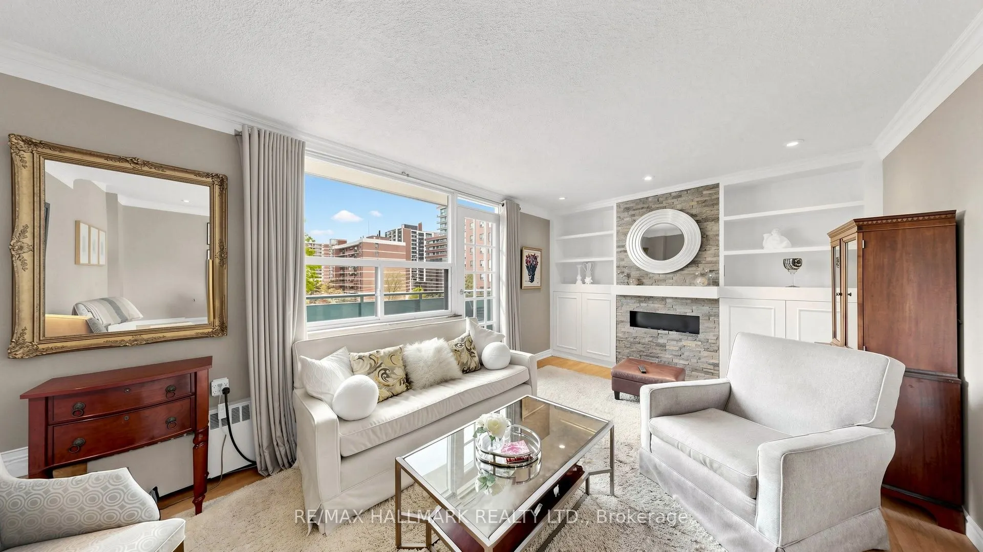 49 Queen Street E #402
