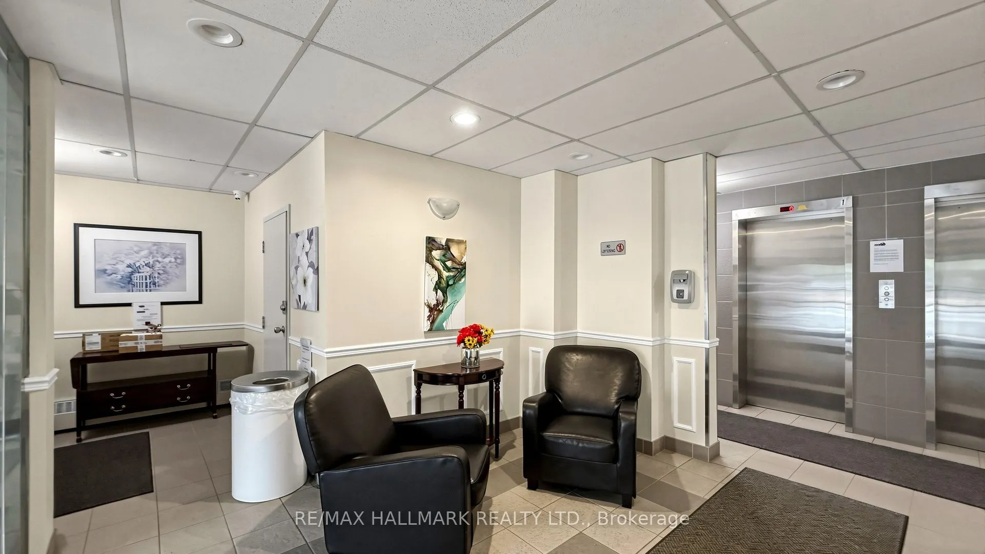 49 Queen Street E #402