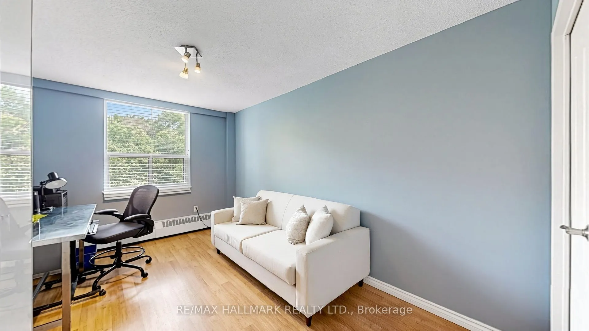 49 Queen Street E #402