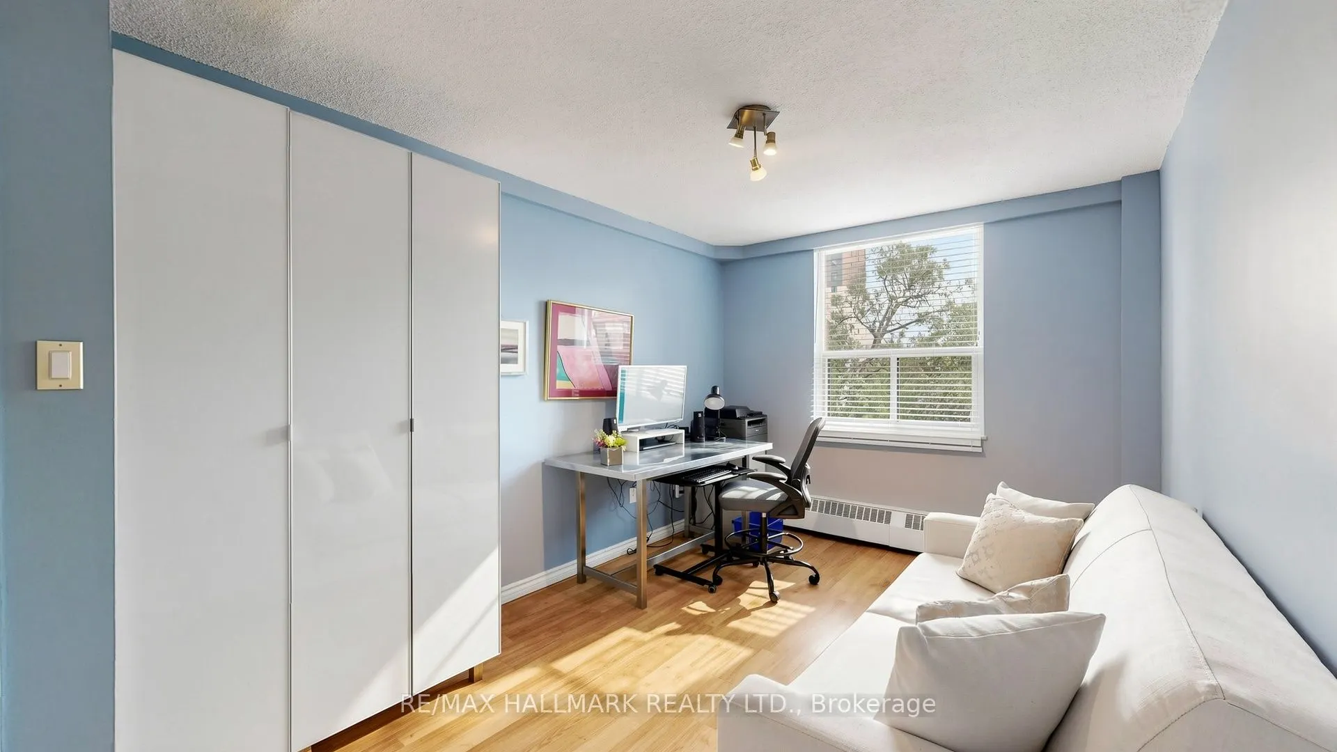 49 Queen Street E #402