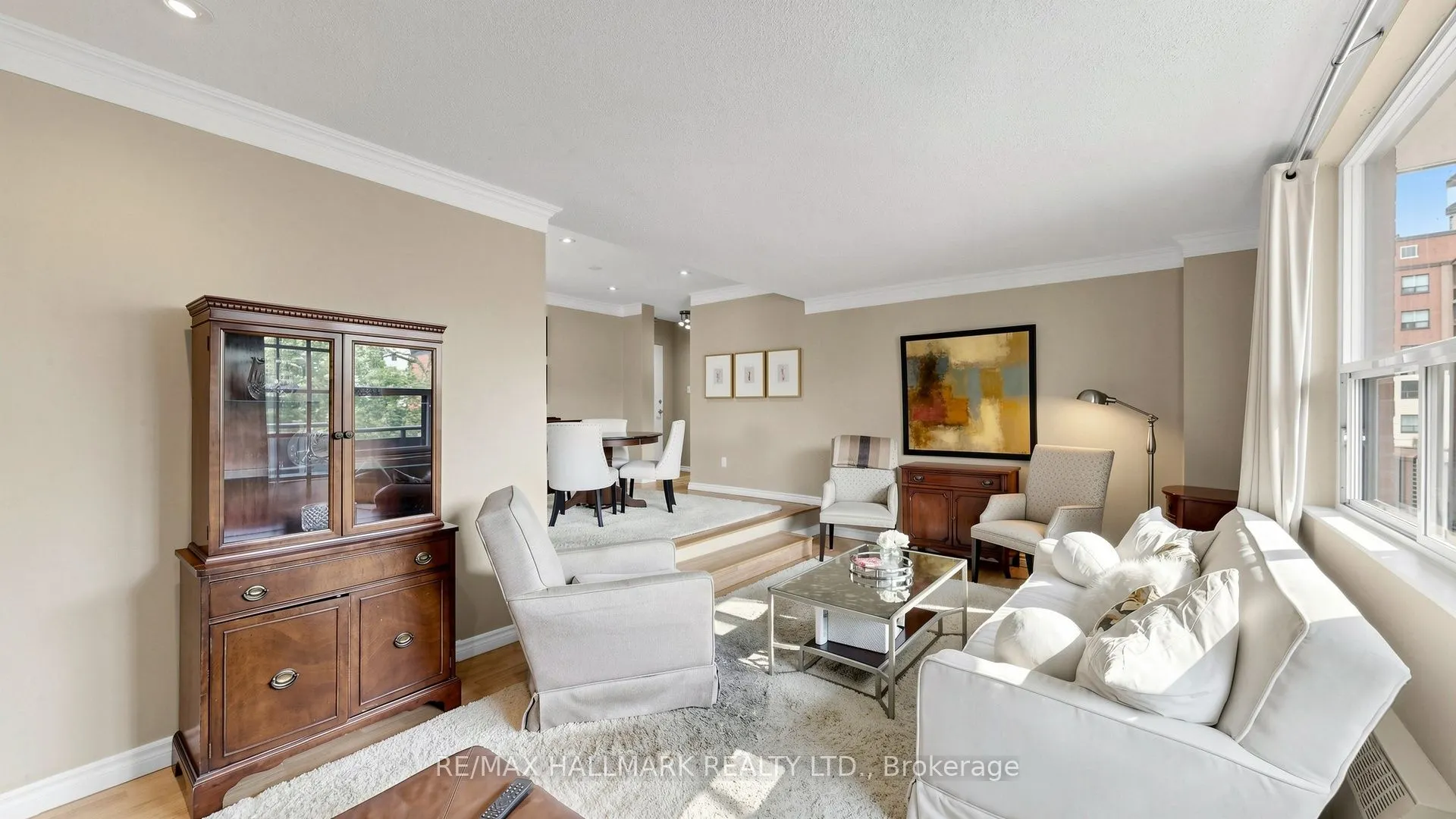 49 Queen Street E #402