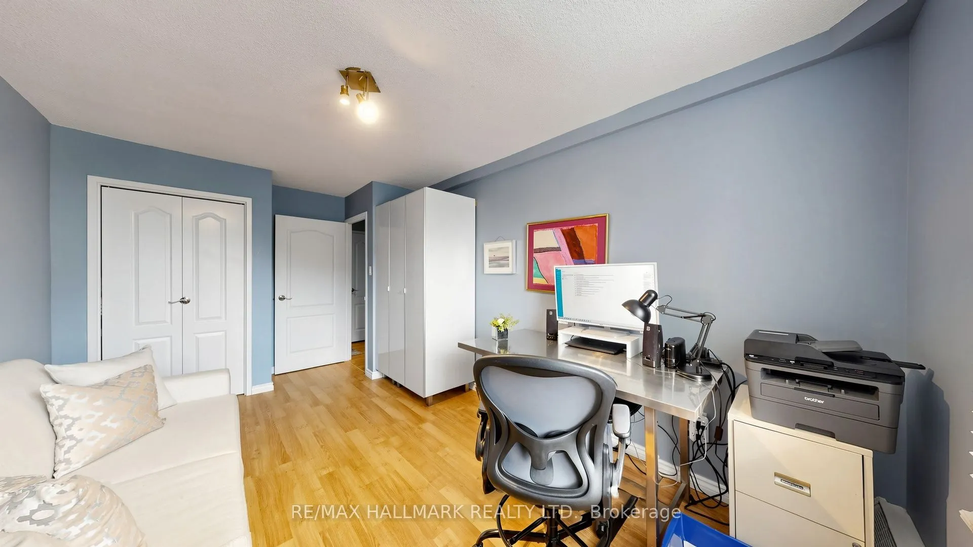49 Queen Street E #402