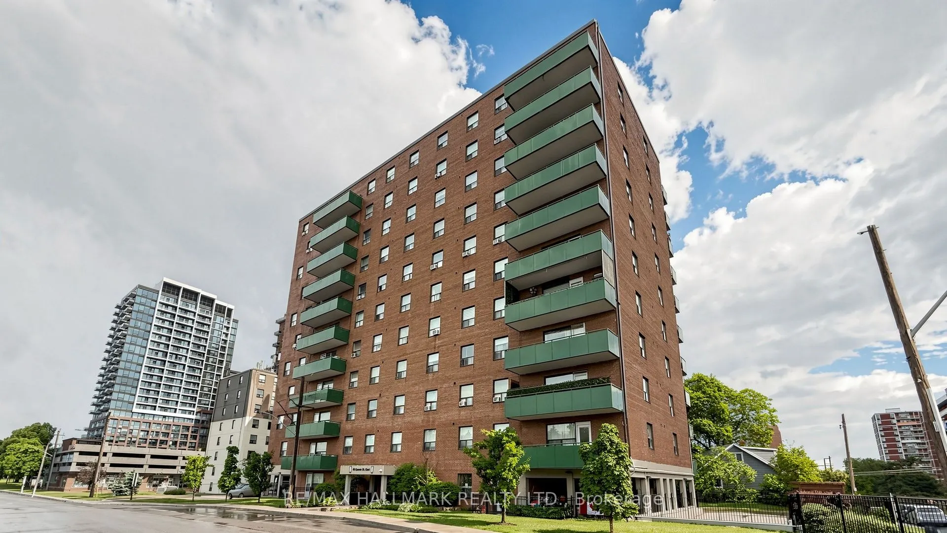 49 Queen Street E #402