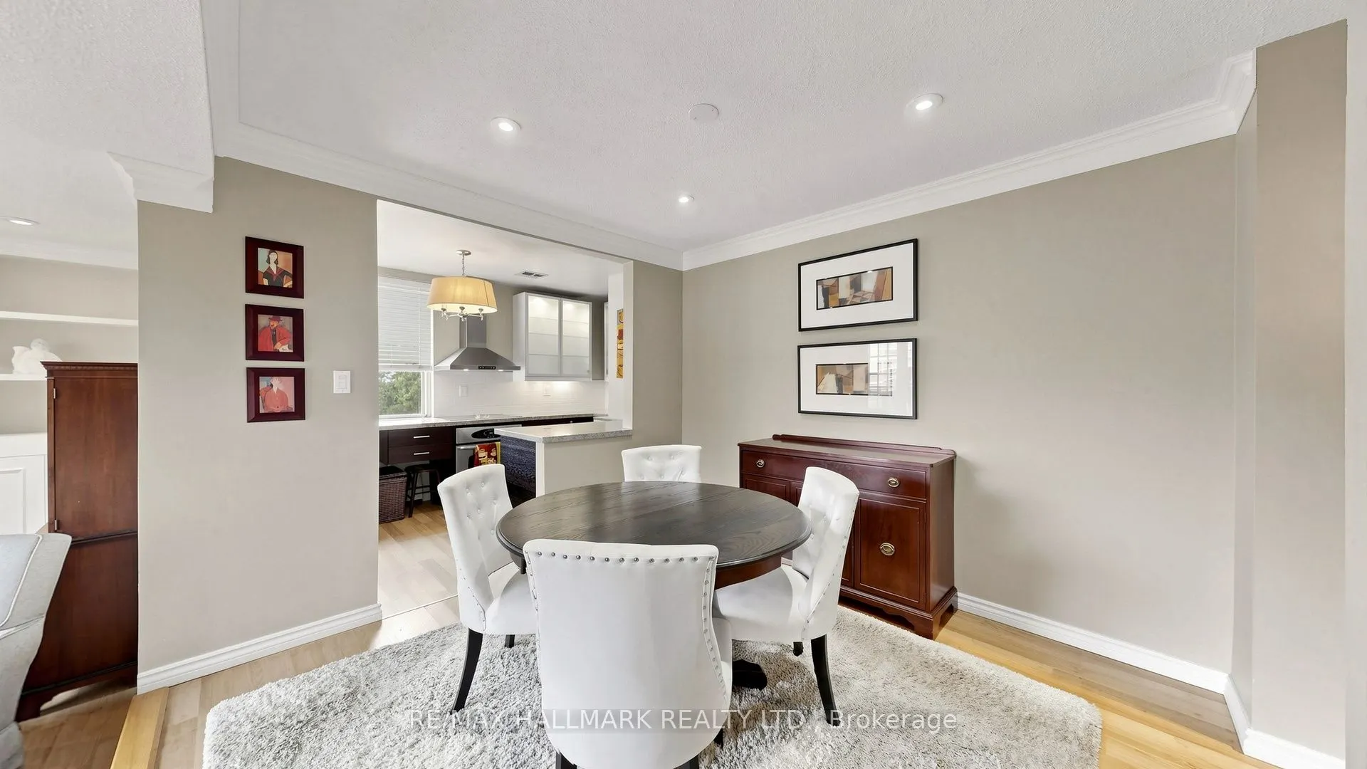 49 Queen Street E #402